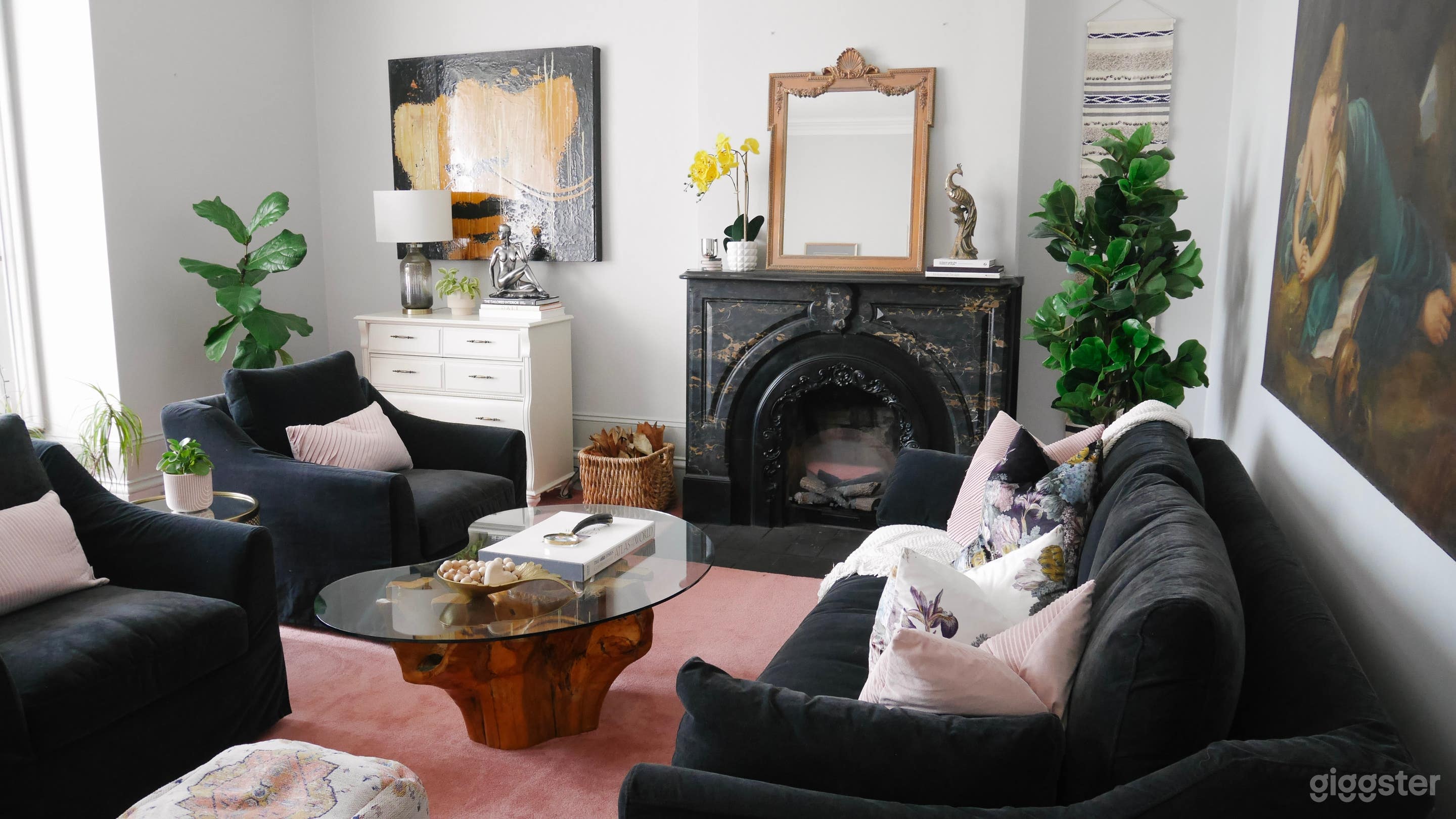PARLOUR - 12' ceiling, West facing bay window