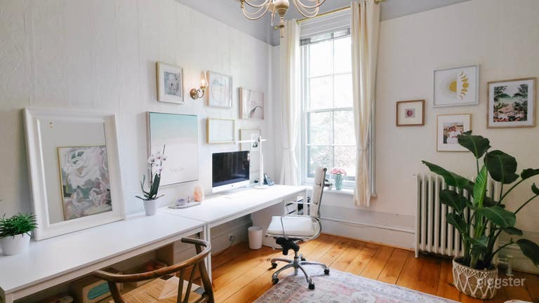  OFFICE / GREENROOM / HAIR &amp; MAKEUP - 12&#x27; ceiling, South facing window 