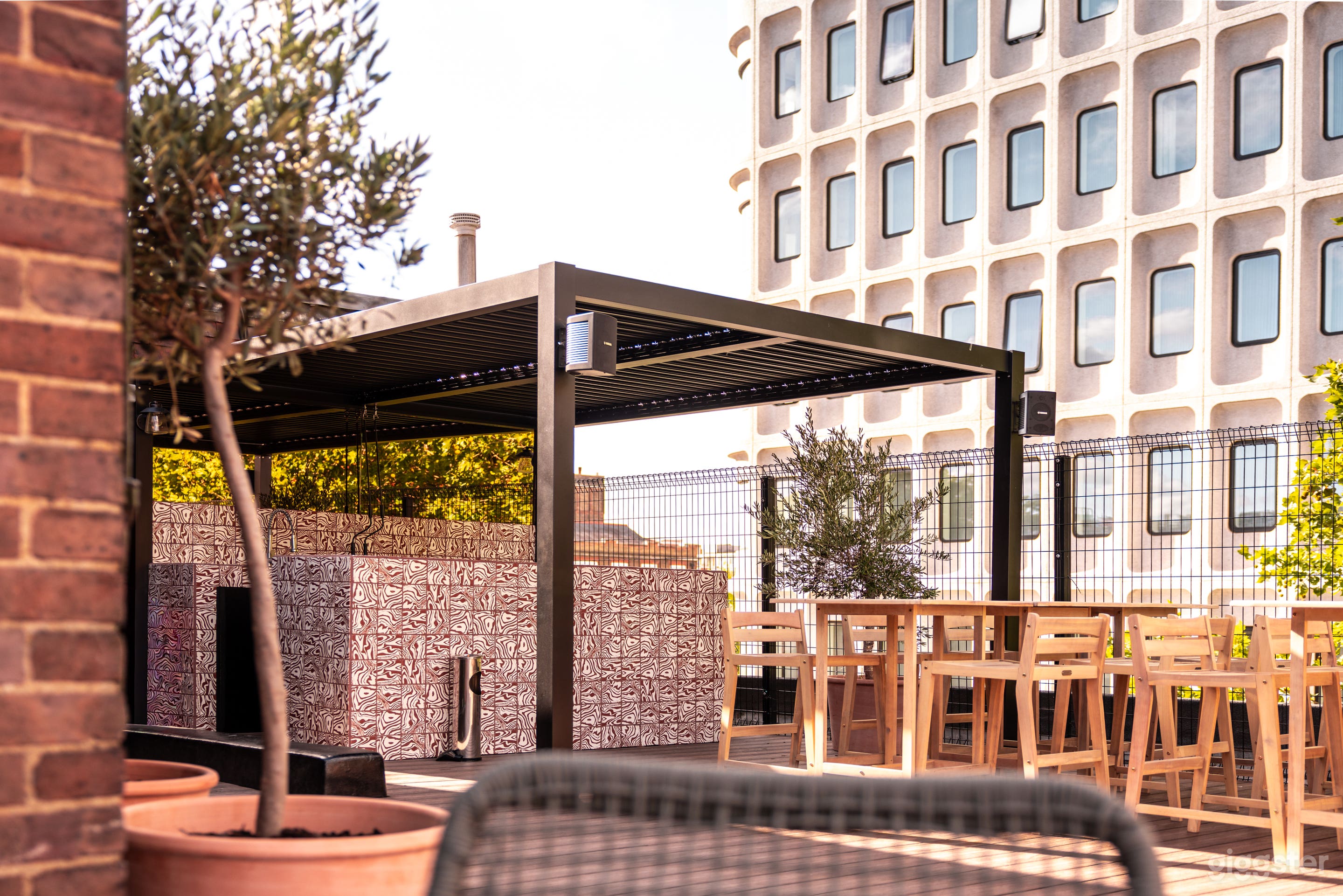 Modern Rooftop Terrace with City Views Photo 4
