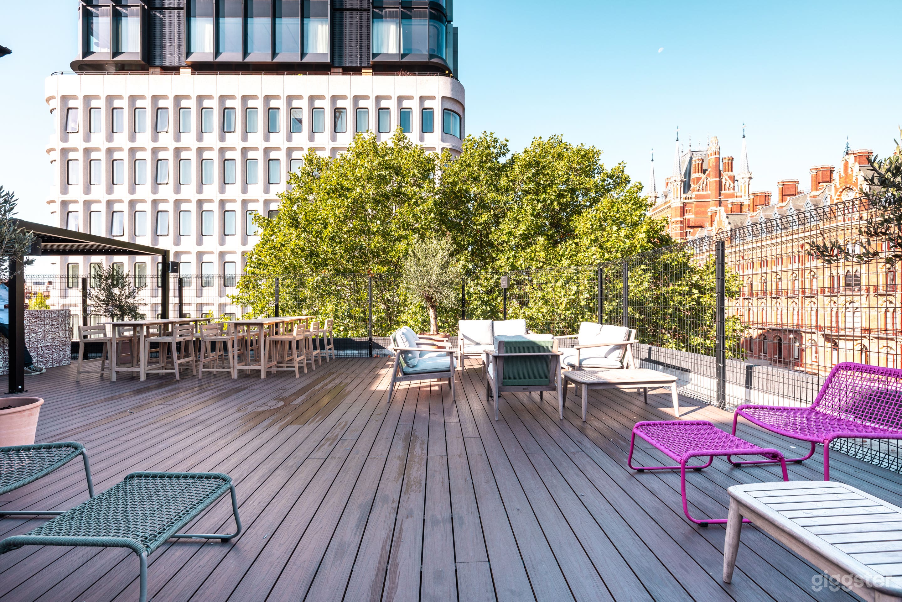Modern Rooftop Terrace with City Views Photo 3