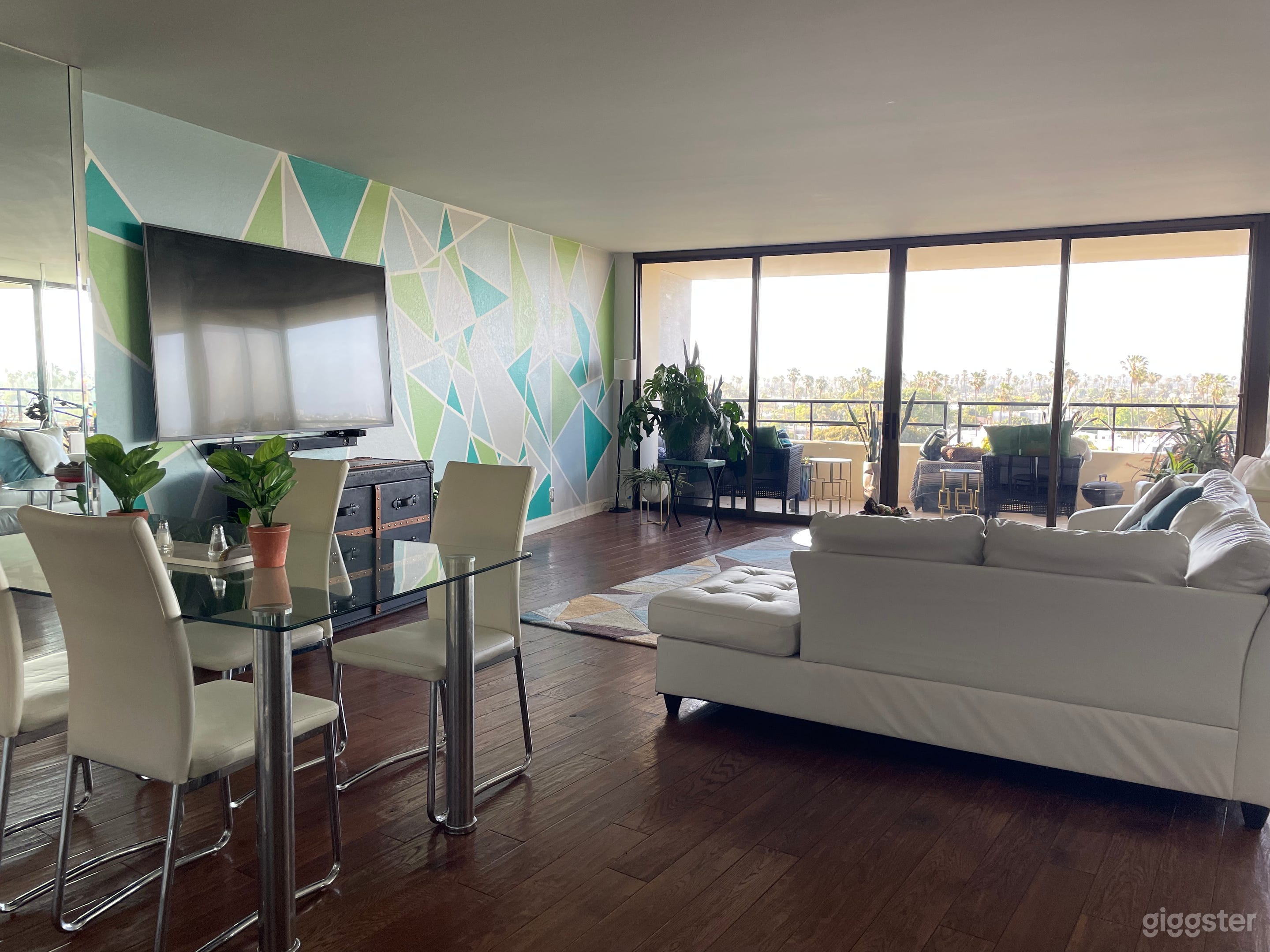 Luxe Venice Condo Photo 3