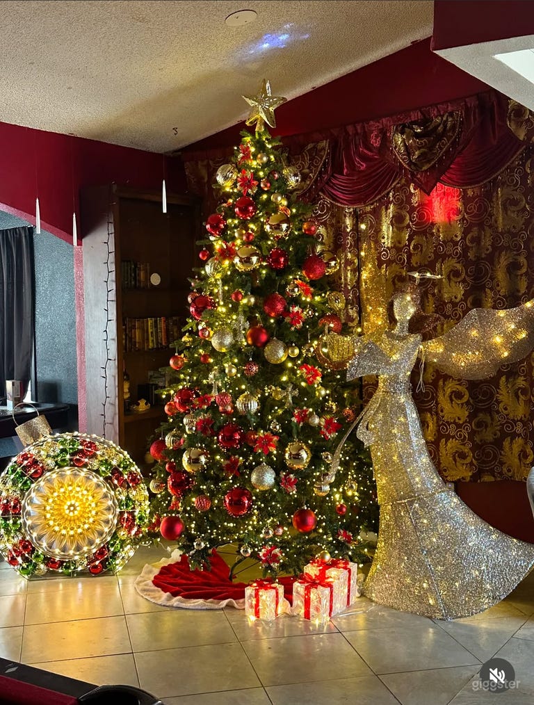  House of Valkova Gothic home (Christmas decor) 