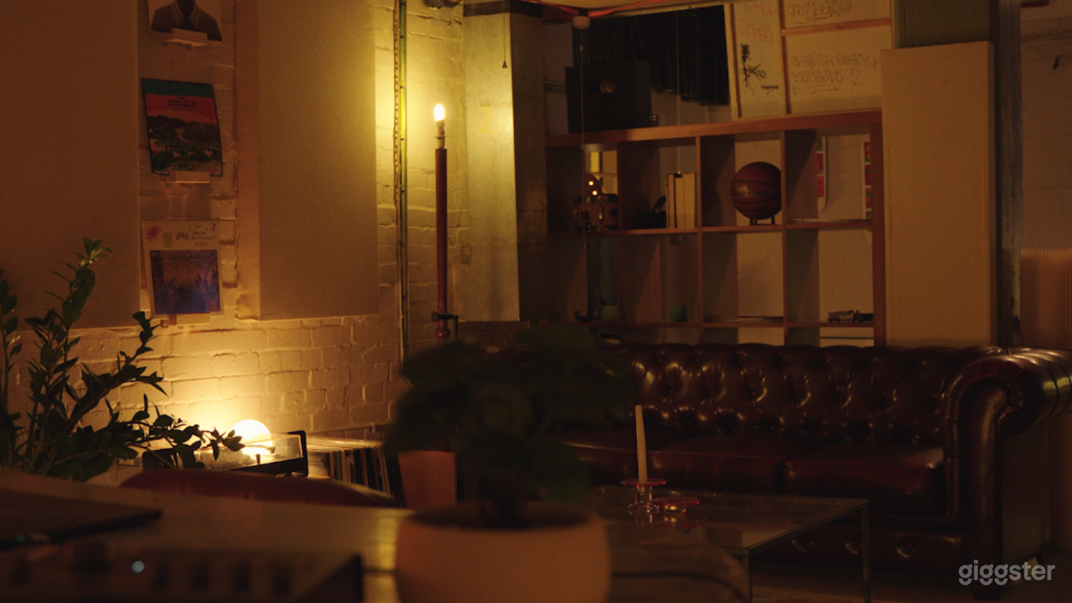 Creative Hideaway with Cosy Living-Room Vibes in Marylebone Photo 3