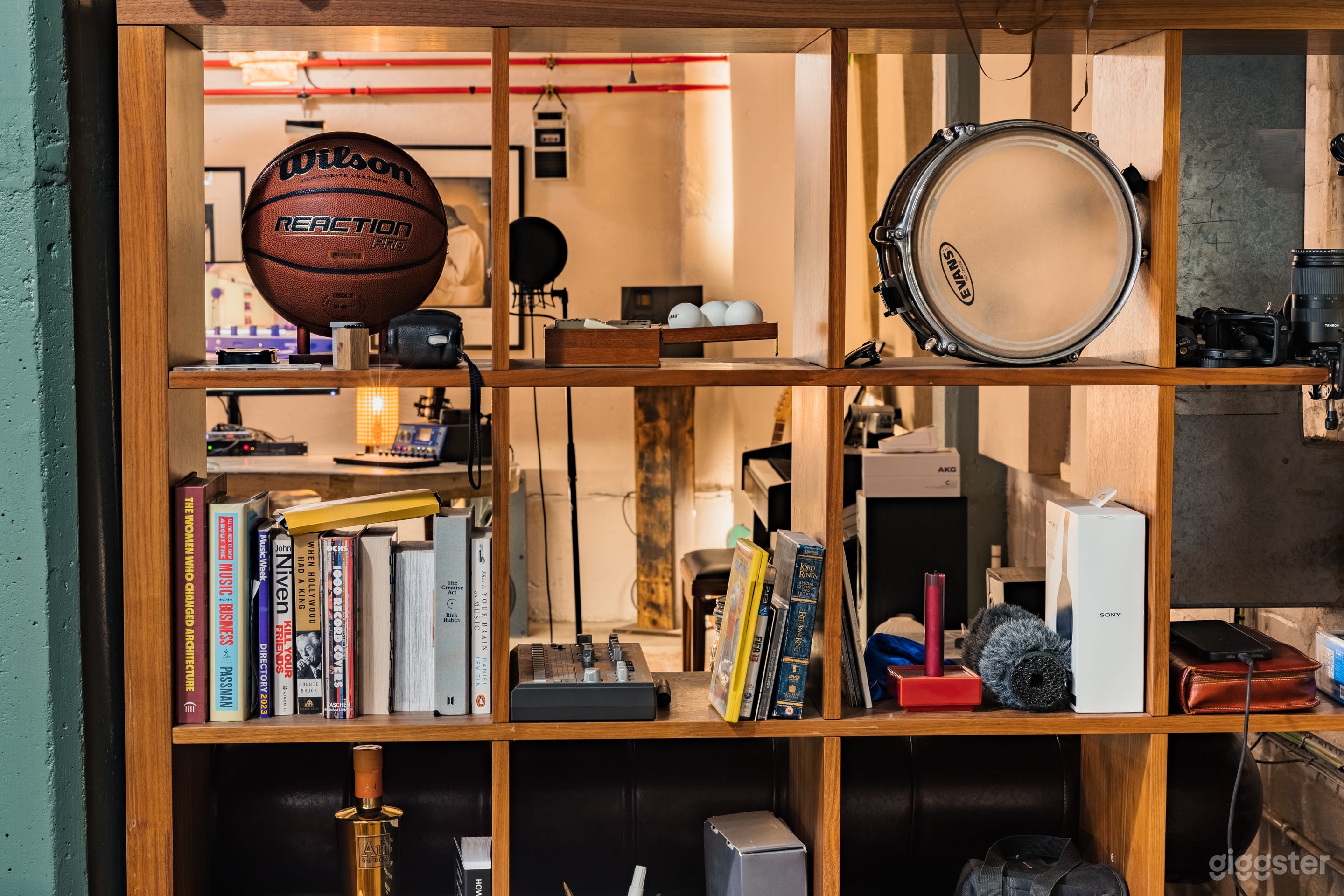 Creative Hideaway with Cosy Living-Room Vibes in Marylebone Photo 4