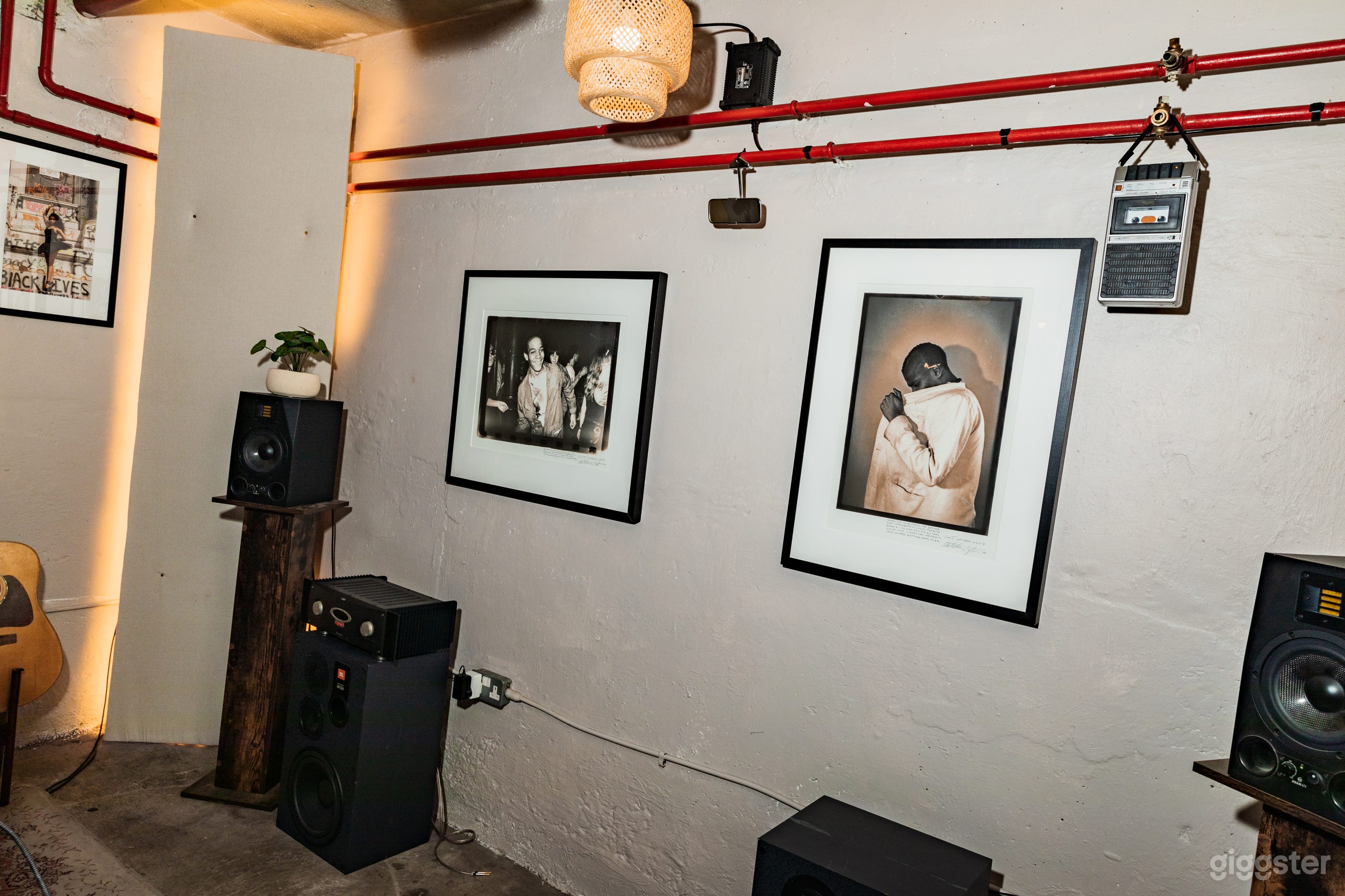 Creative Hideaway with Cosy Living-Room Vibes in Marylebone Photo 3