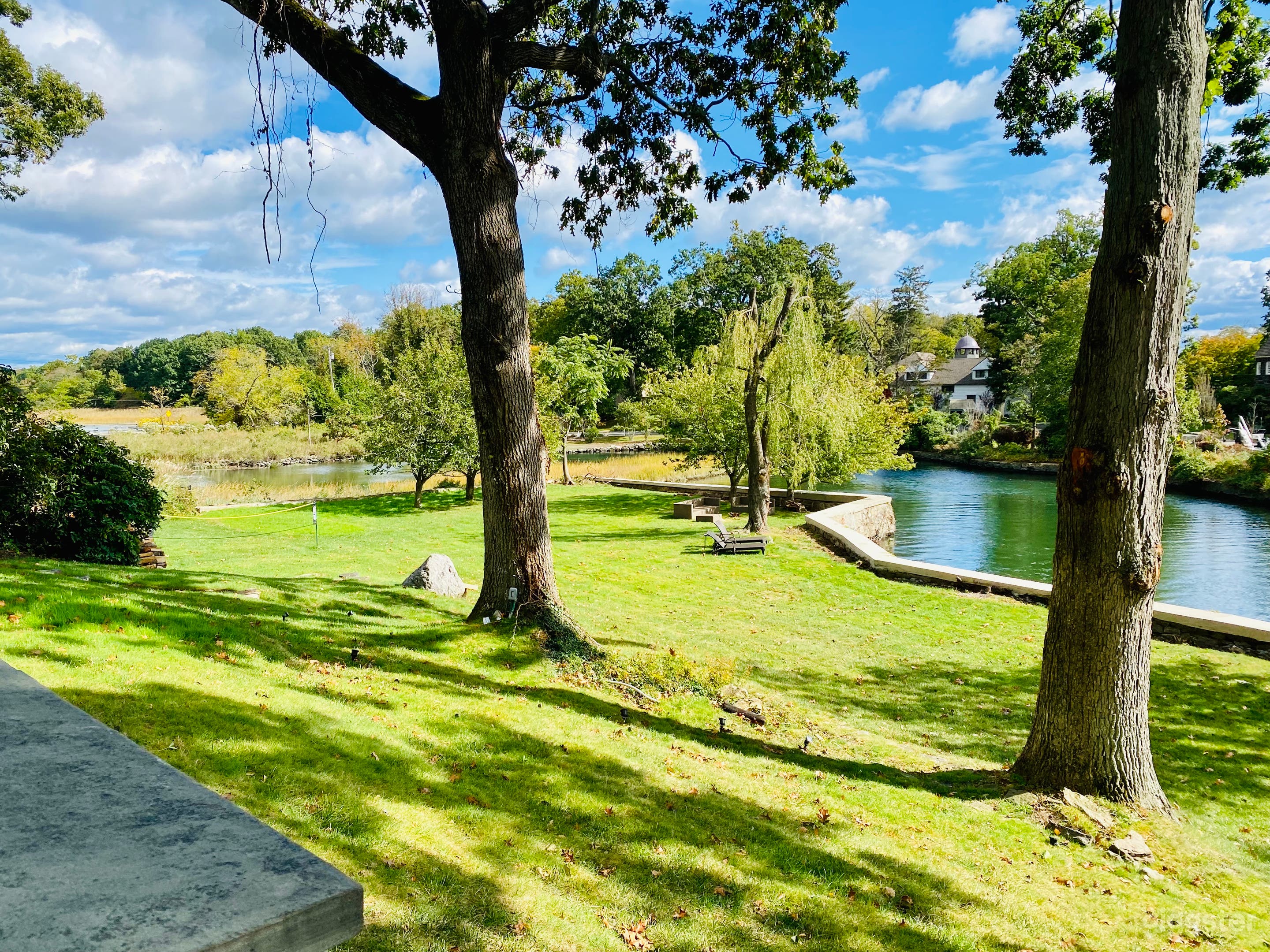 GORGEOUS WATER FRONT HOUSE / HUGE GARDEN &amp; SEA ACC Photo 4