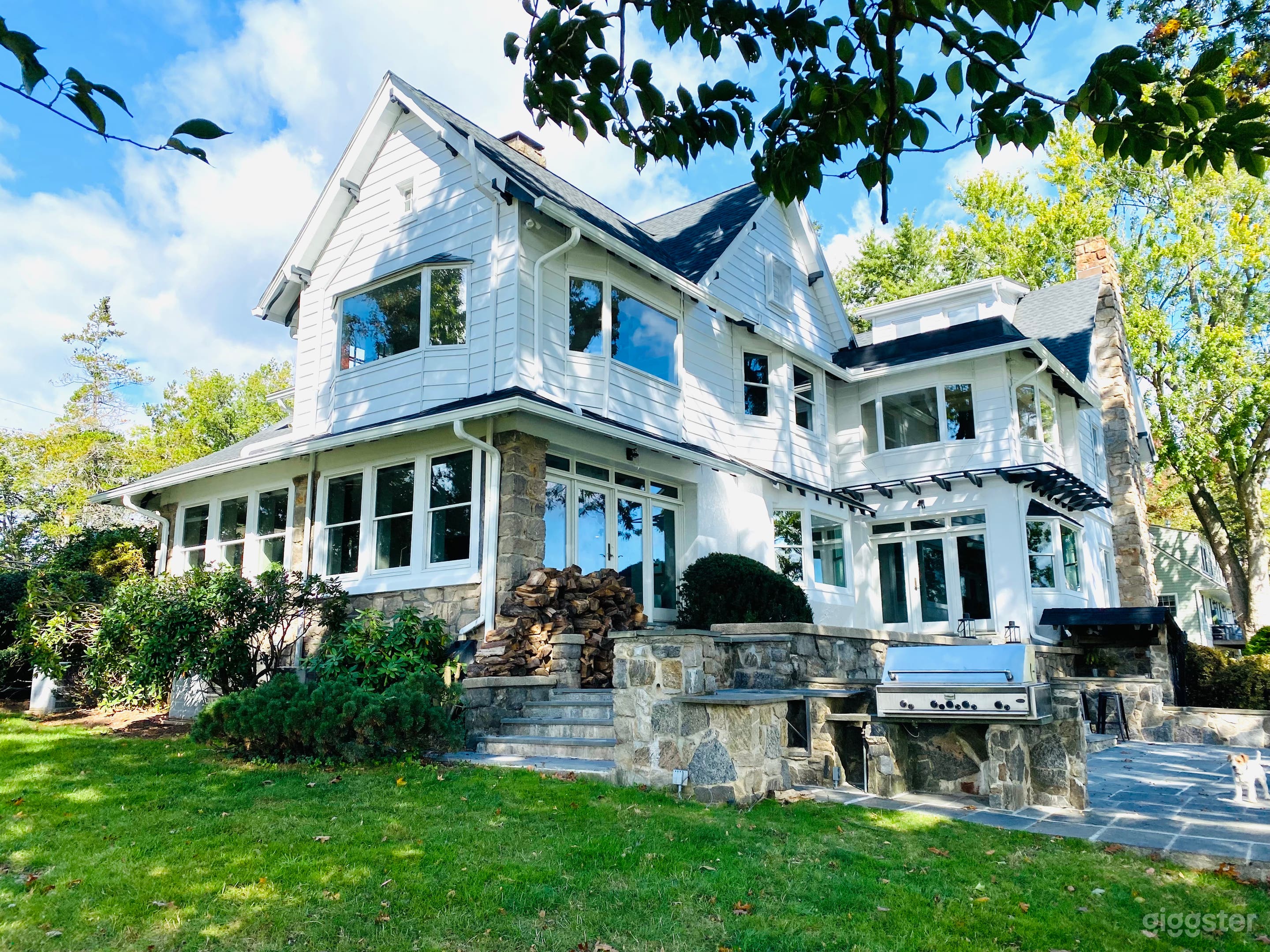 GORGEOUS WATER FRONT HOUSE / HUGE GARDEN &amp; SEA ACC Photo 3