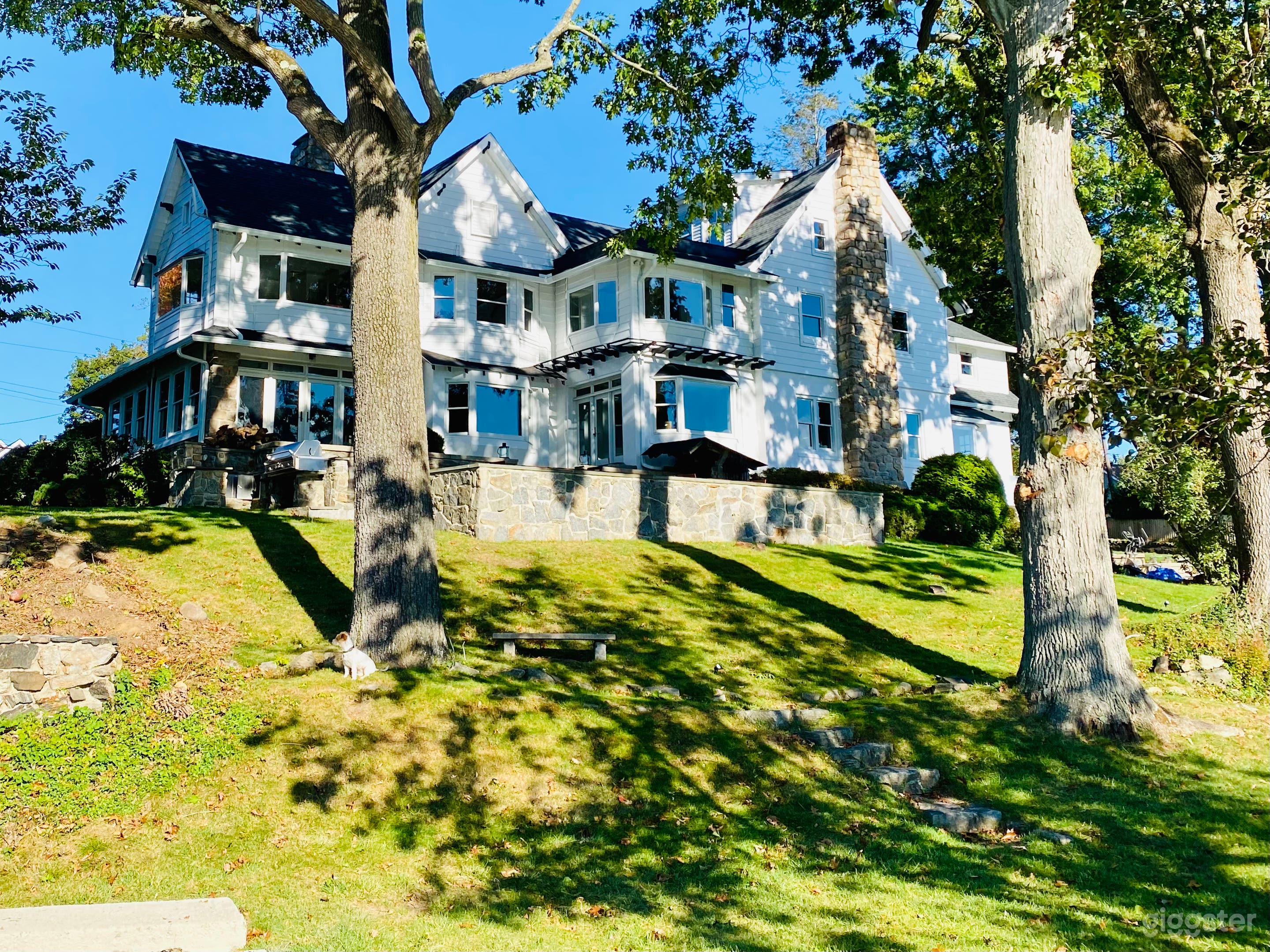 GORGEOUS WATER FRONT HOUSE / HUGE GARDEN &amp; SEA ACC Photo 1