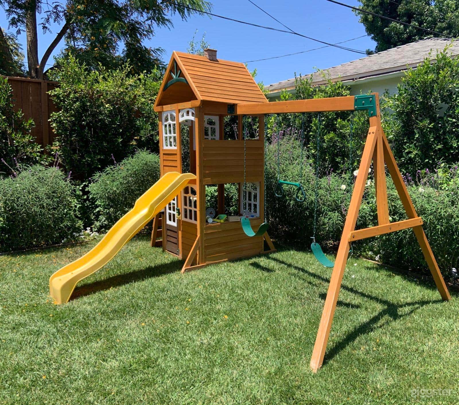 Modern Backyard Oasis in Picfair Village Photo 2