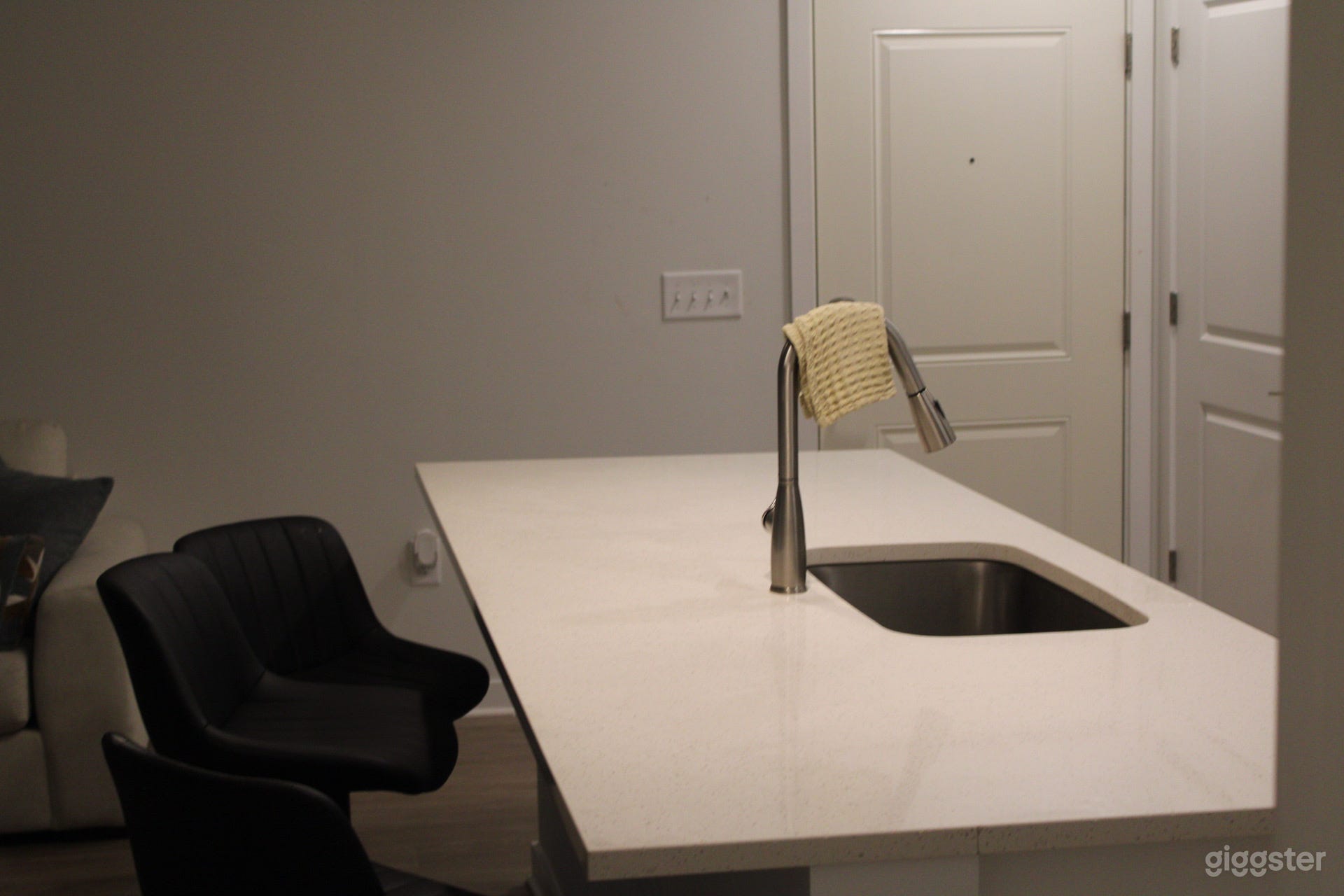 Stunning, Efficient Apartment! Photo 3