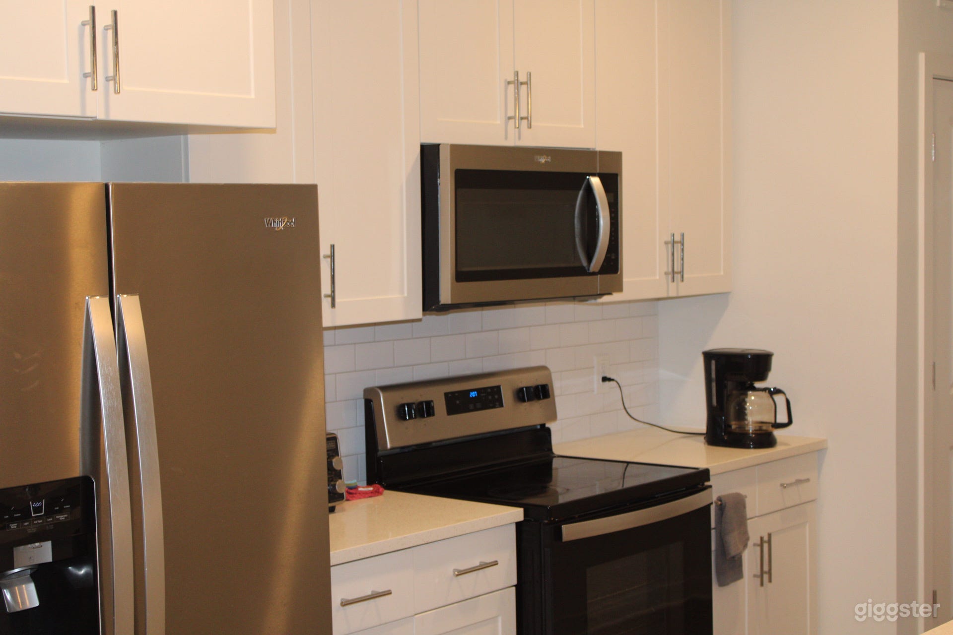 Stunning, Efficient Apartment! Photo 1
