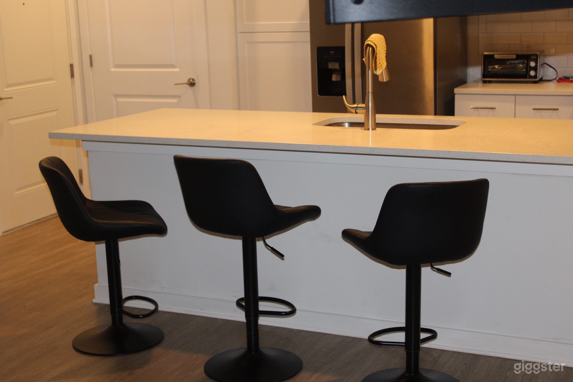 Stunning, Efficient Apartment! Photo 2