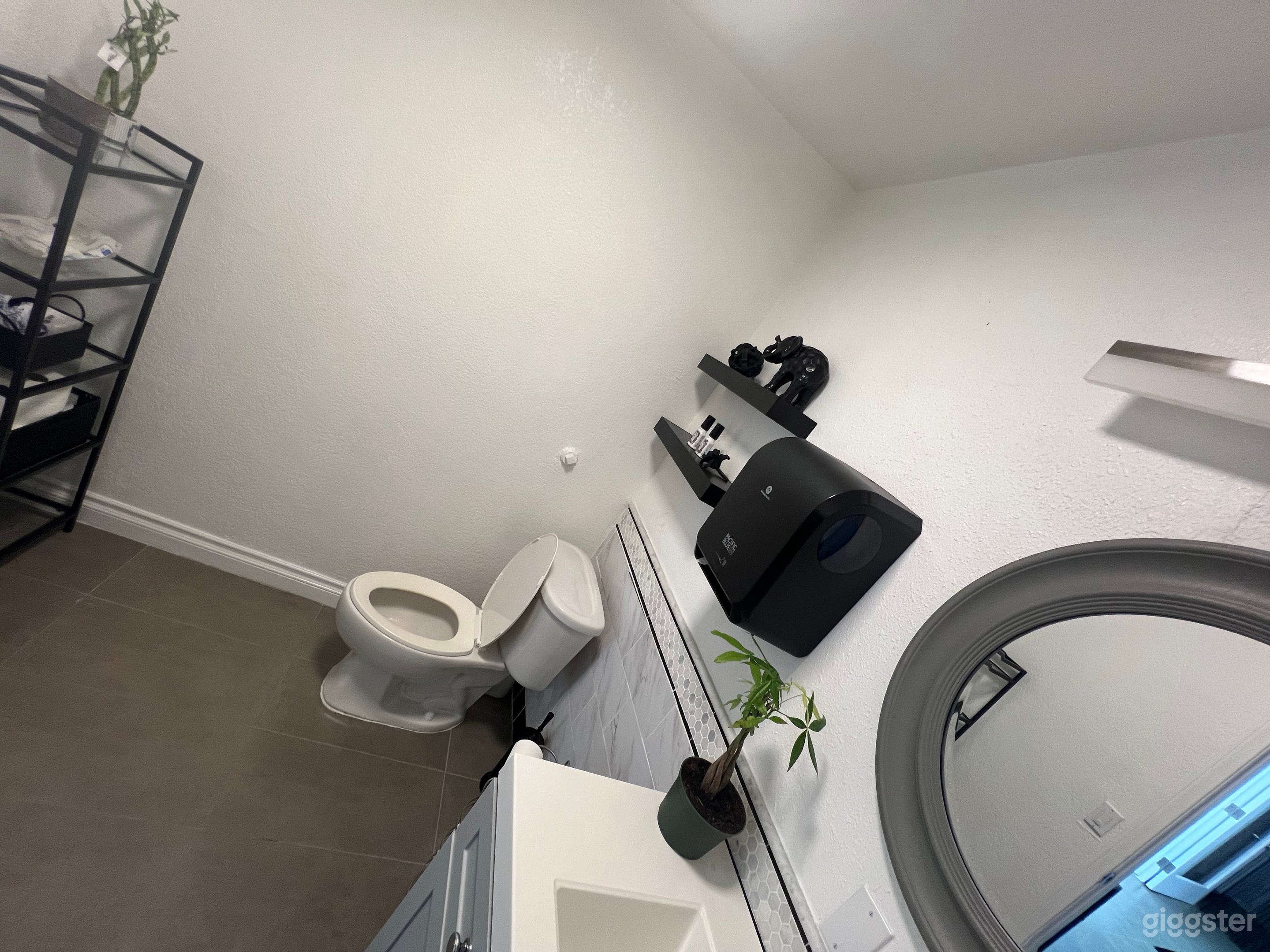 Studio in Spanish Style Business Building Photo 2