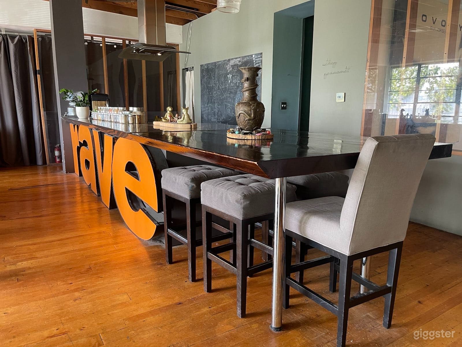 *NEW* Bohemian Magic - Industrial Loft Photo 2