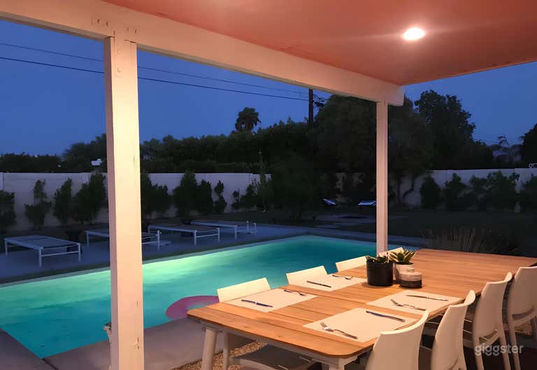  Spectacular Pool with Hot Tub 