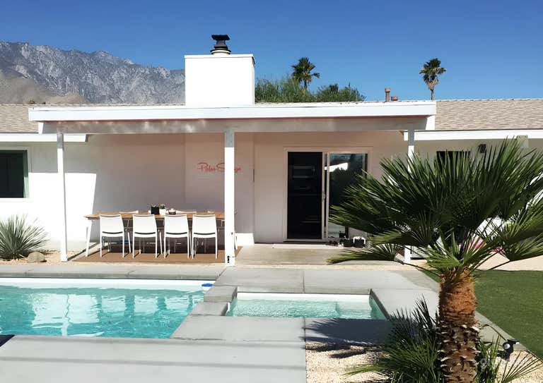  Spectacular Pool with Hot Tub 