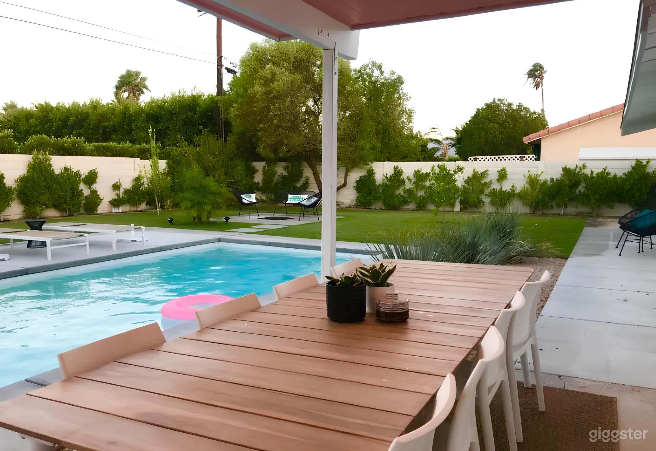 Spectacular Pool with Hot Tub Photo 2