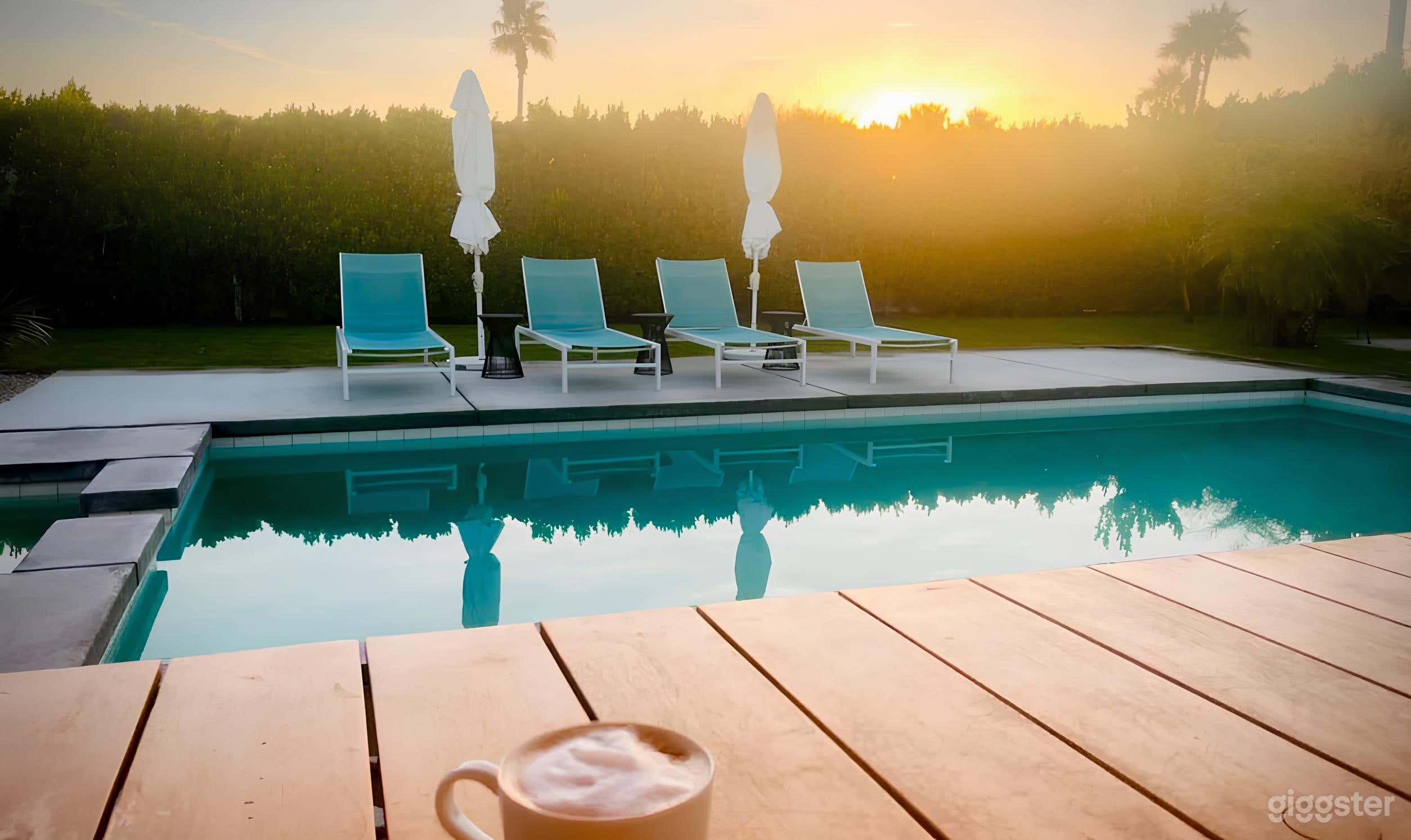 Spectacular Pool with Hot Tub Photo 4