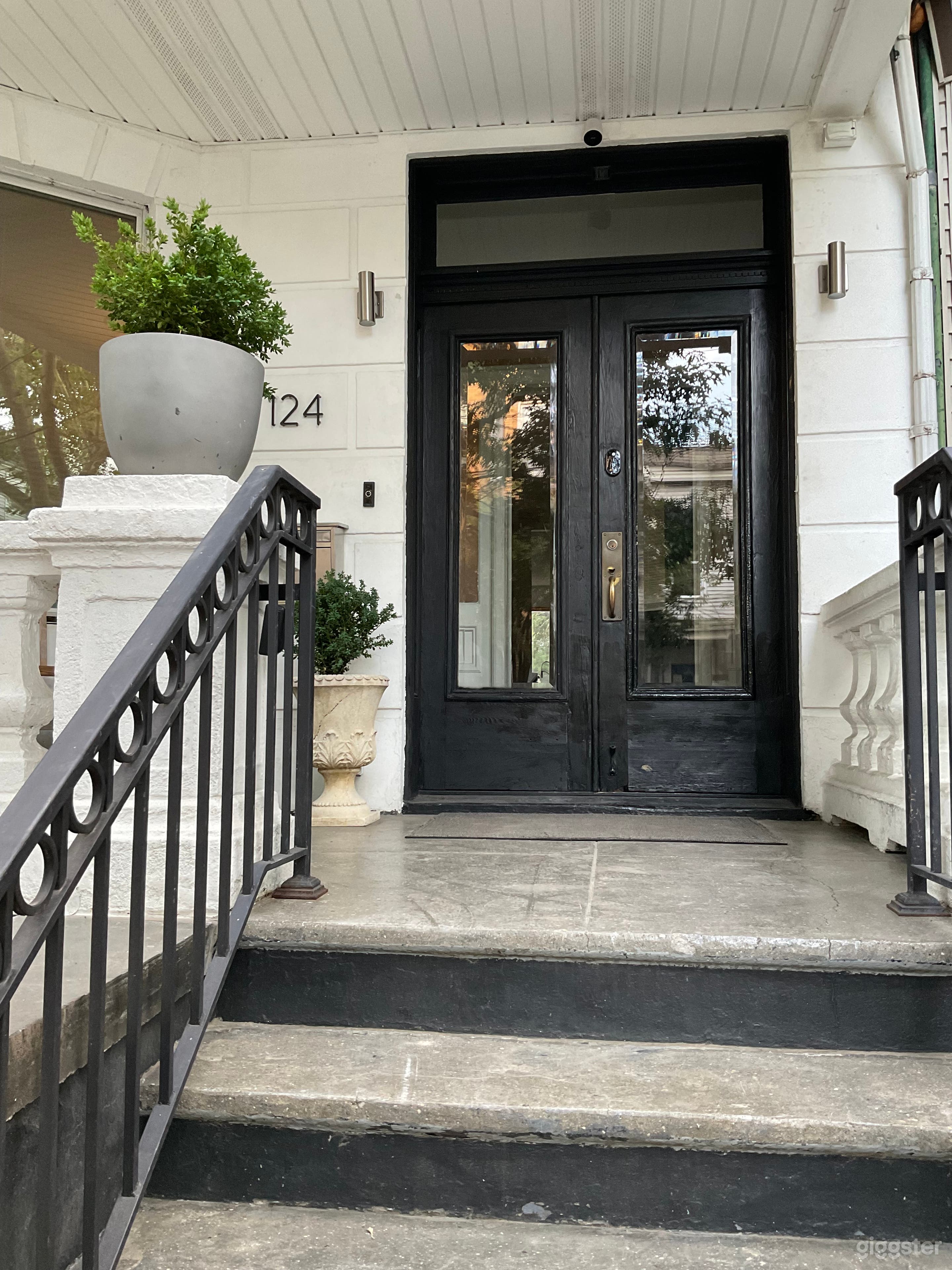 Modern 3‑Story Home with Backyard Near NYC Photo 2