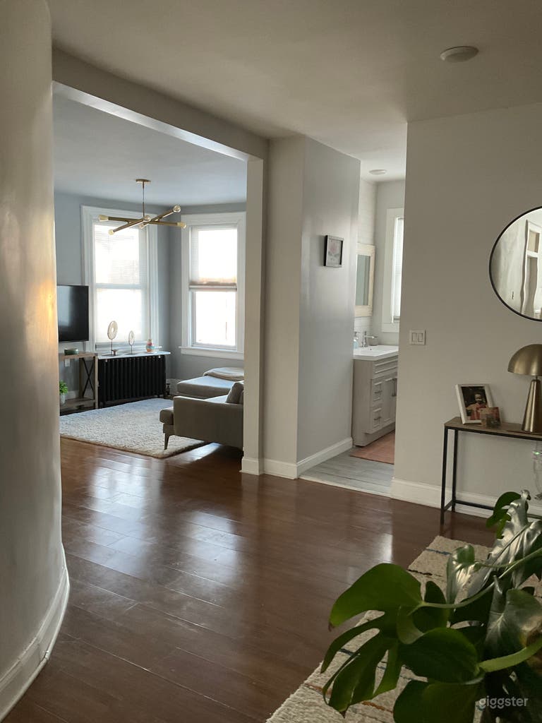  Modern 3‑Story Home with Backyard Near NYC 