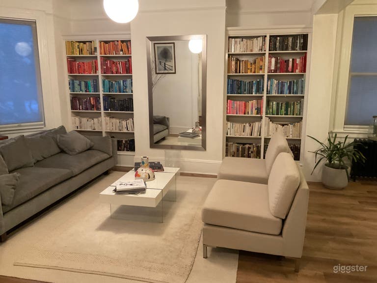  Modern 3‑Story Home with Backyard Near NYC 