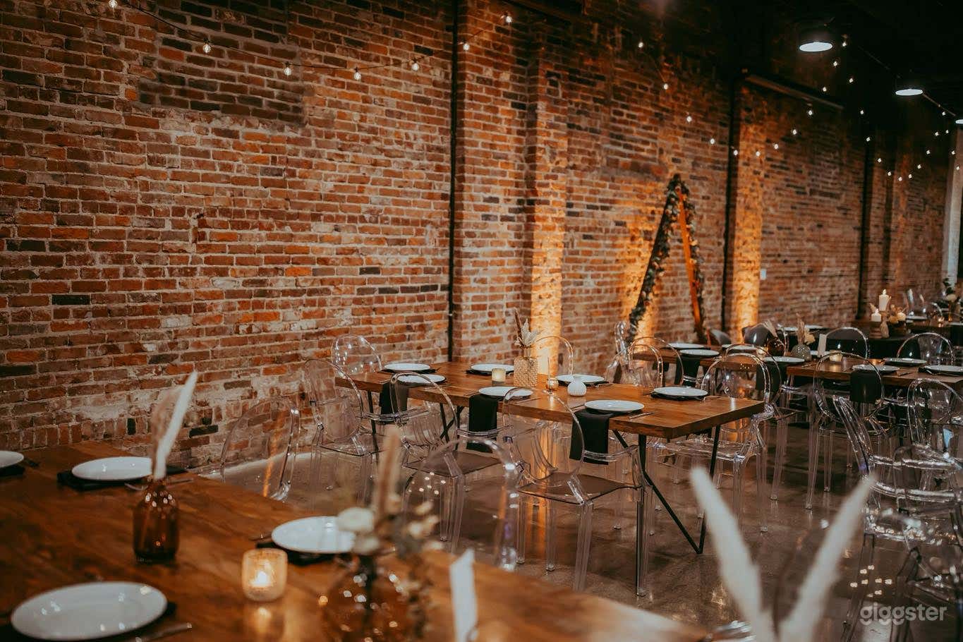 Urban, Cozy, Modern Industrial Space Photo 4