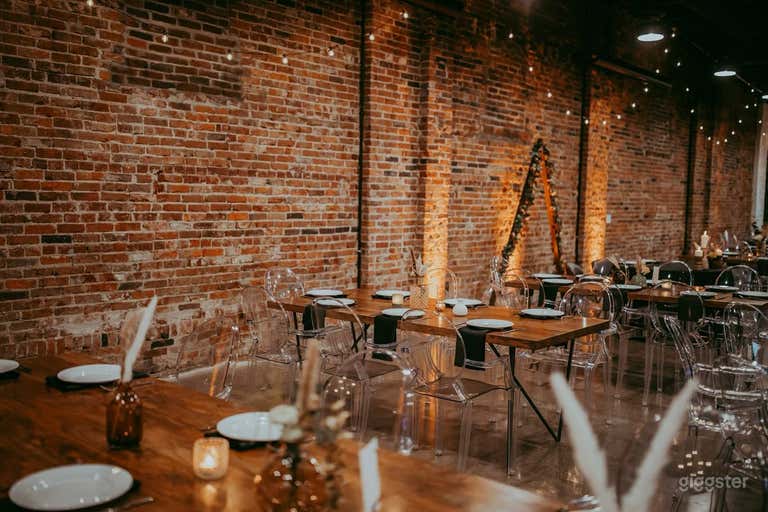  Urban, Cozy, Modern Industrial Space 