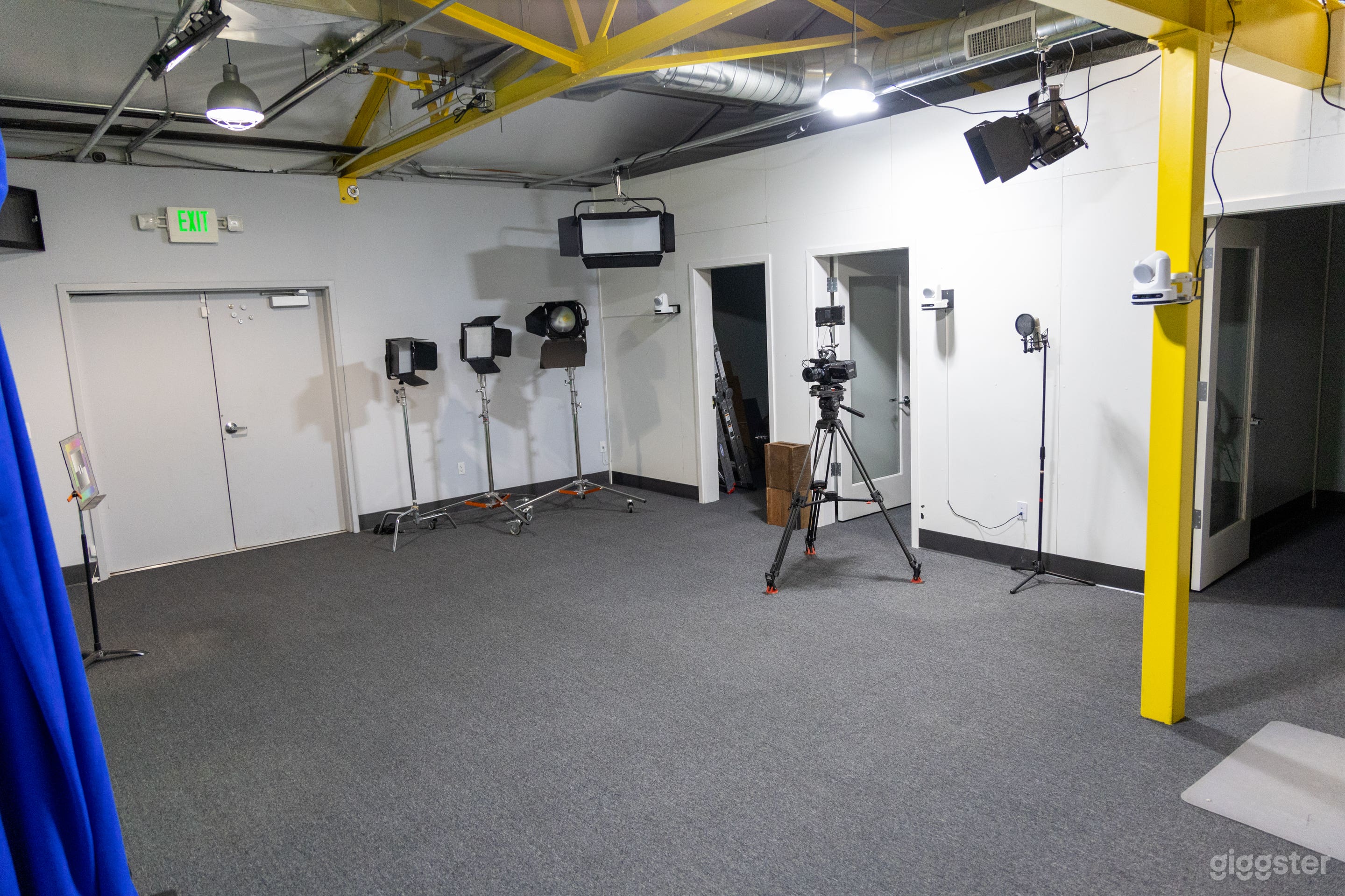 Downtown industrial studio  Photo 1