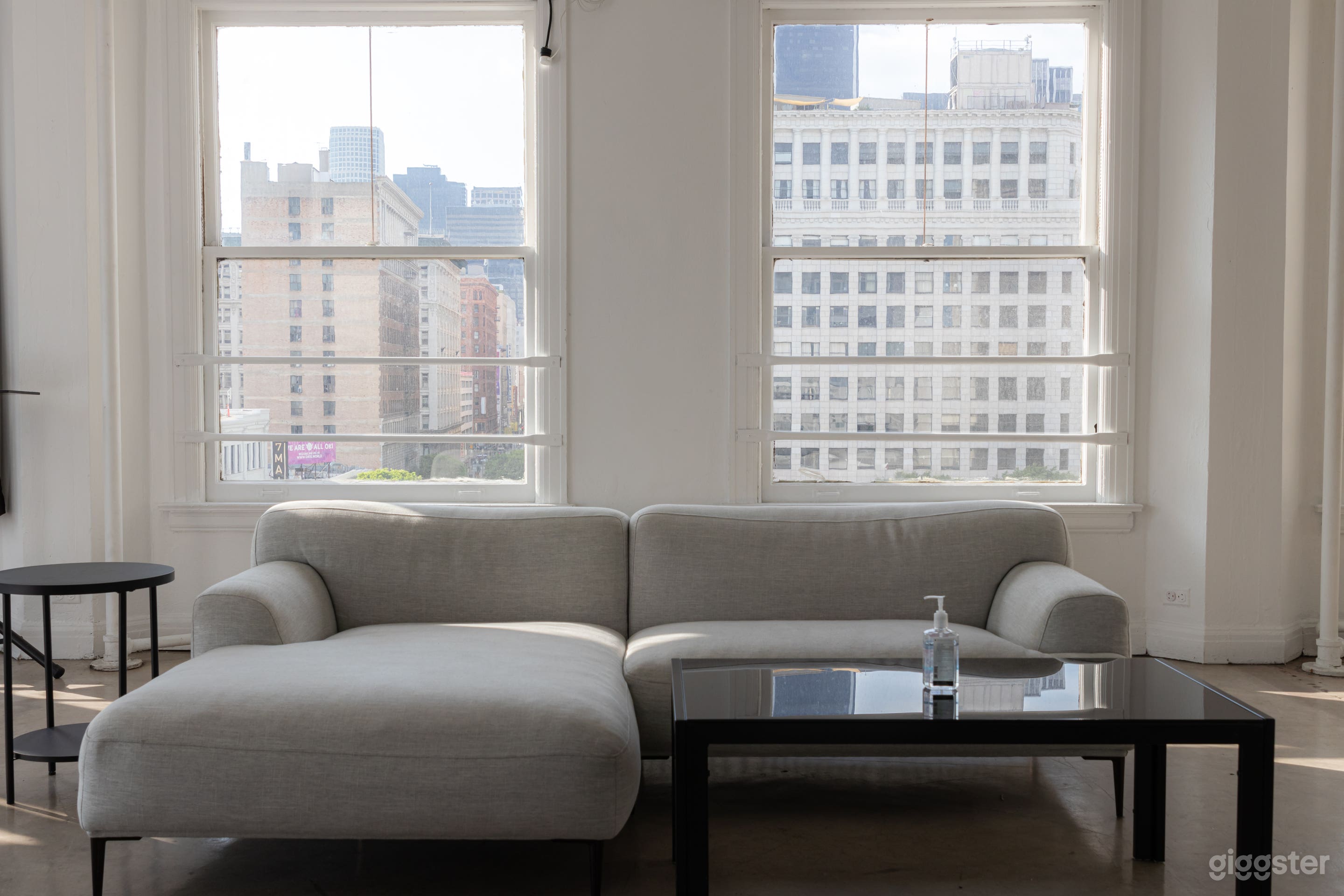 DTLA Natural Lighting Photo/Film Corner Studio Photo 4