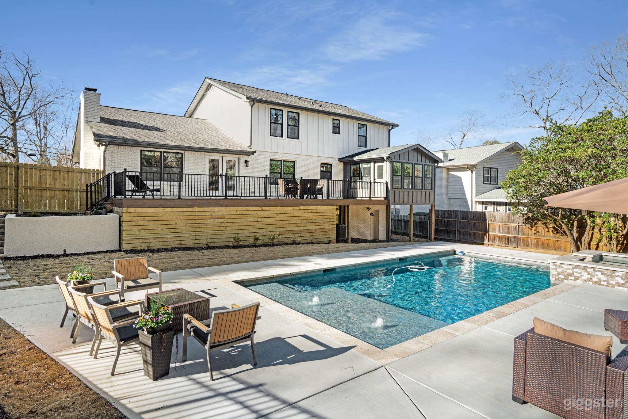 3 Story Renovated Atlanta Home with Pool &amp; Hot Tub Photo 2