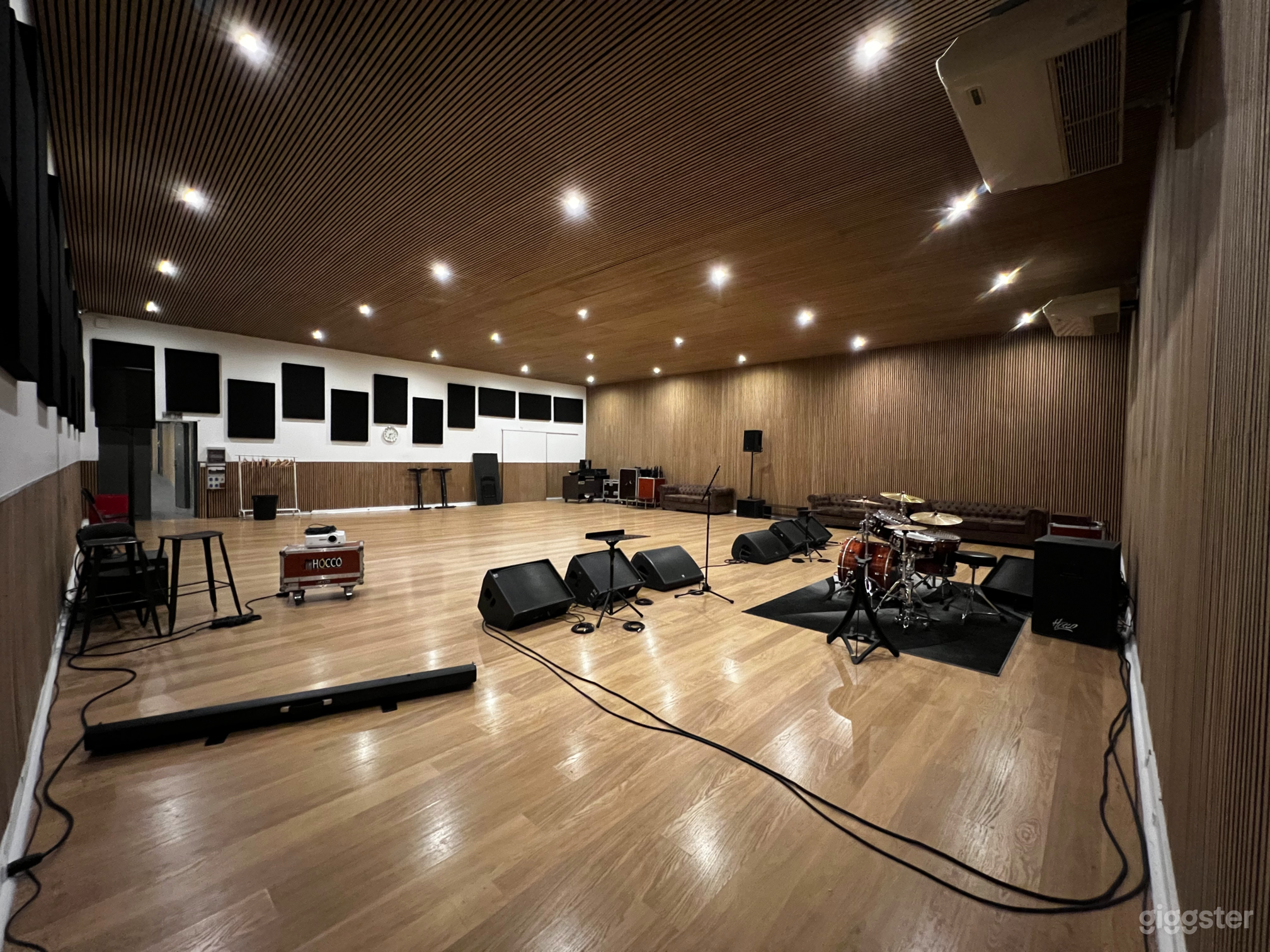 Photo de Studio 1 | 175 m² production studio on the ground floor 3