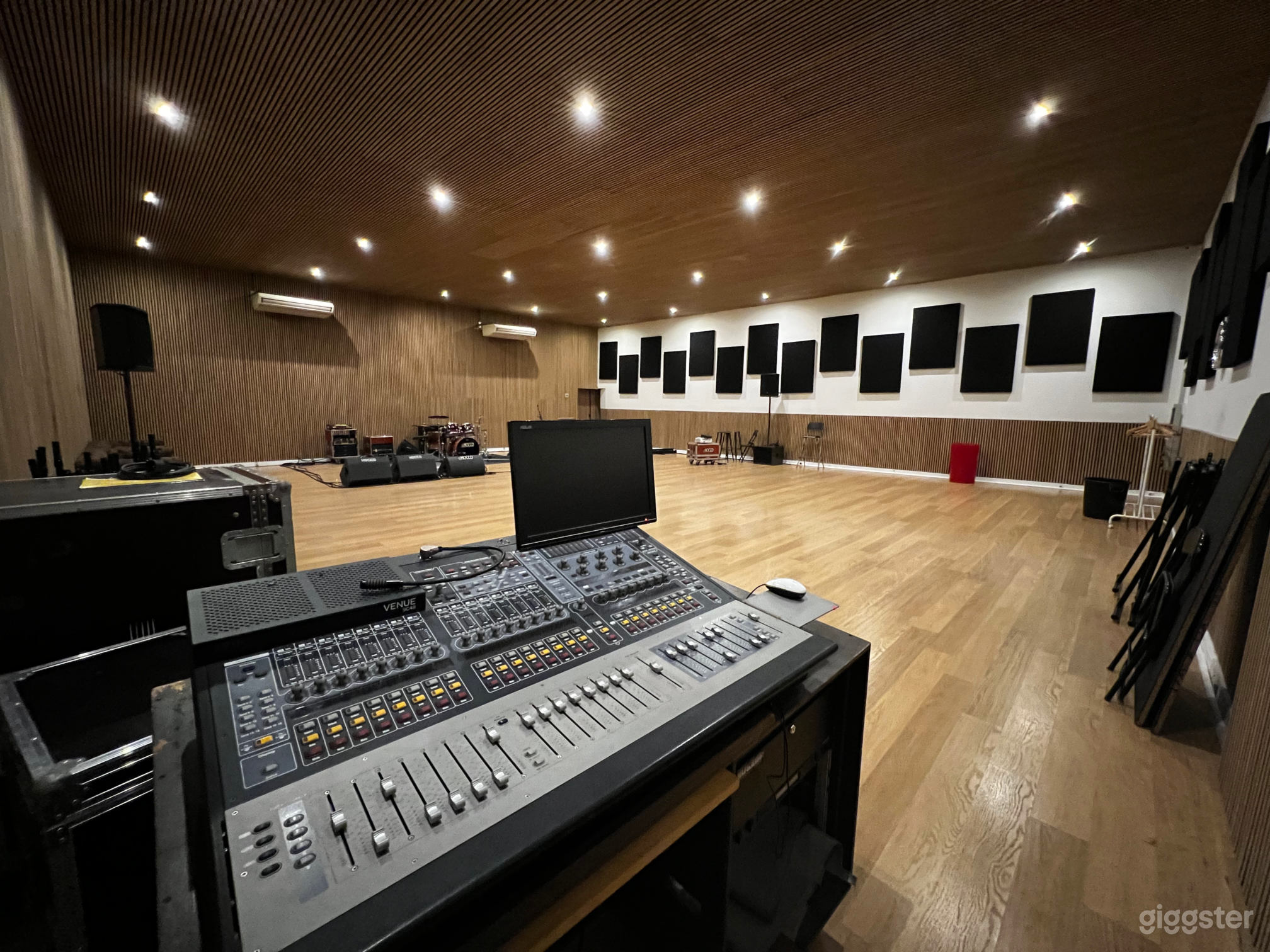 Photo de Studio 1 | 175 m² production studio on the ground floor 1