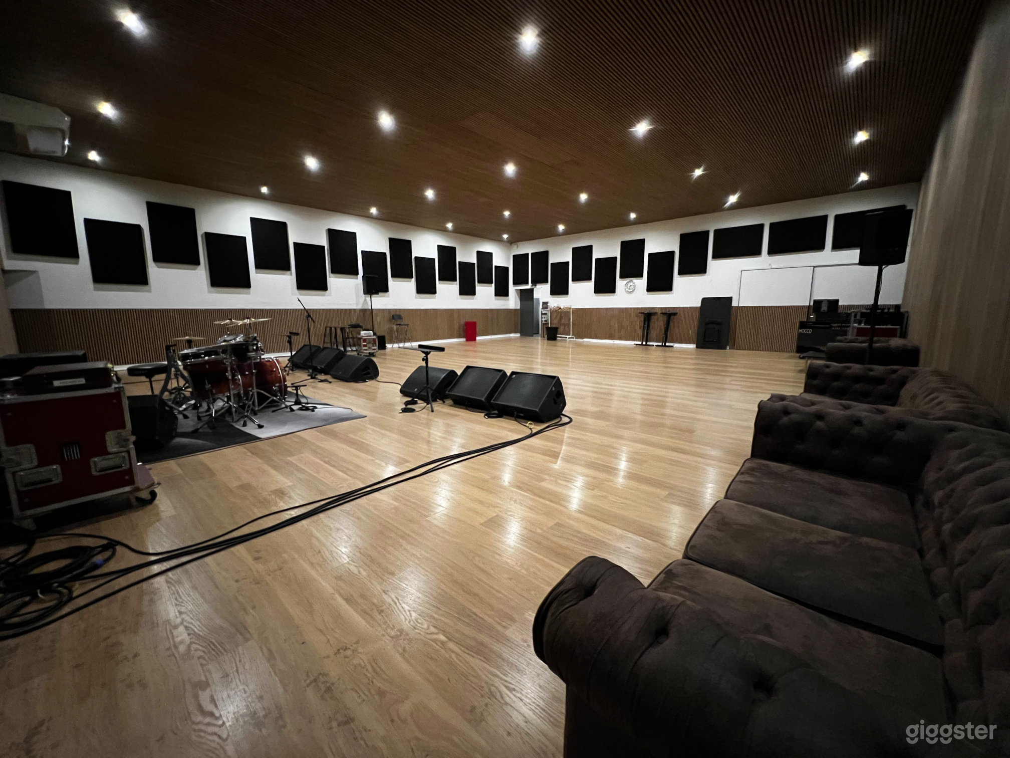 Photo de Studio 1 | 175 m² production studio on the ground floor 2