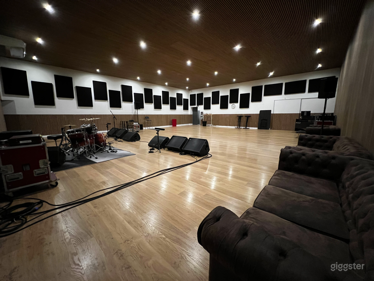  Studio 1 | 175 m² production studio on the ground floor 