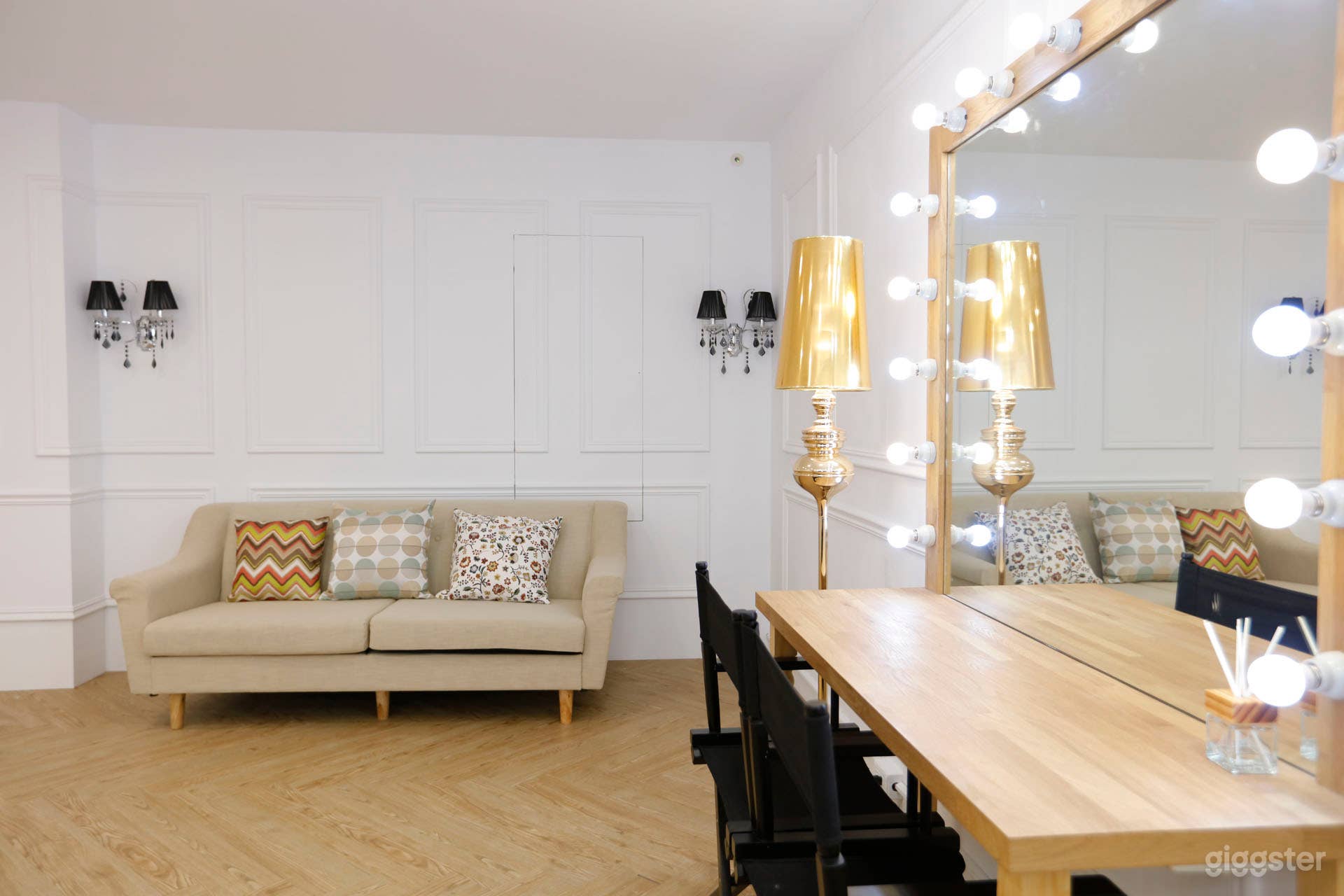 Artist Lounge/VIP Room Photo 4