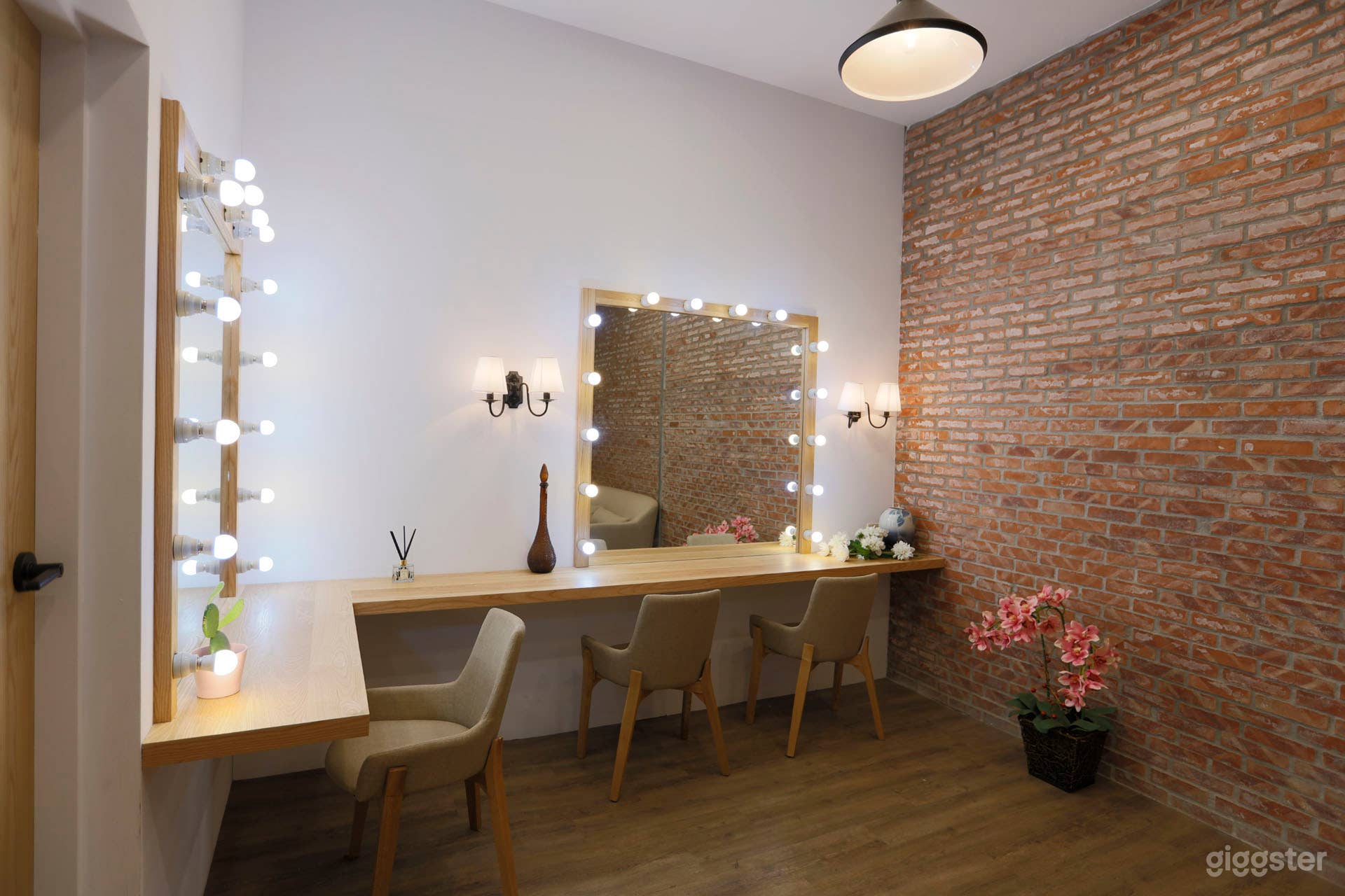 Artist Lounge/VIP Room Photo 3