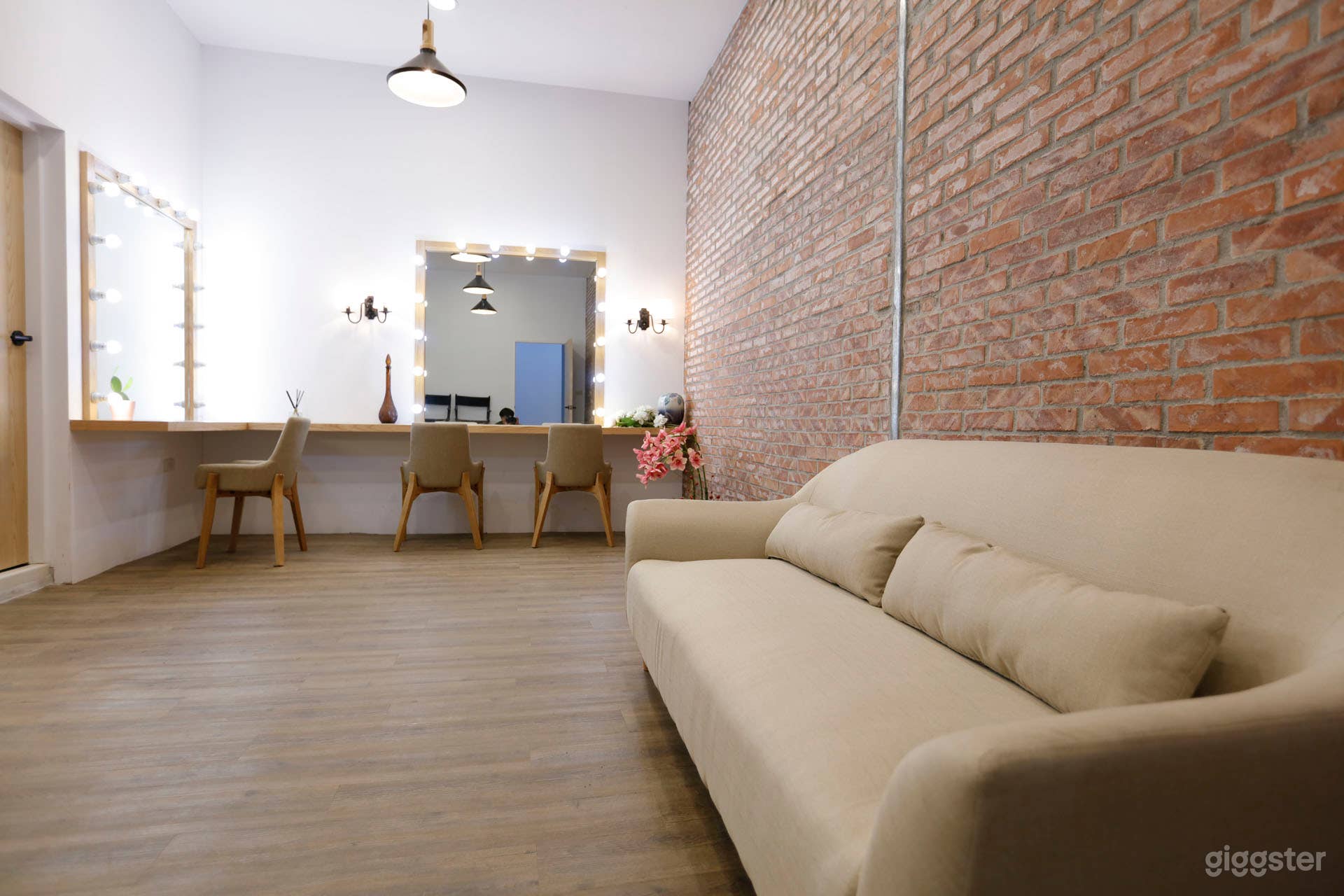 Artist Lounge/VIP Room Photo 2