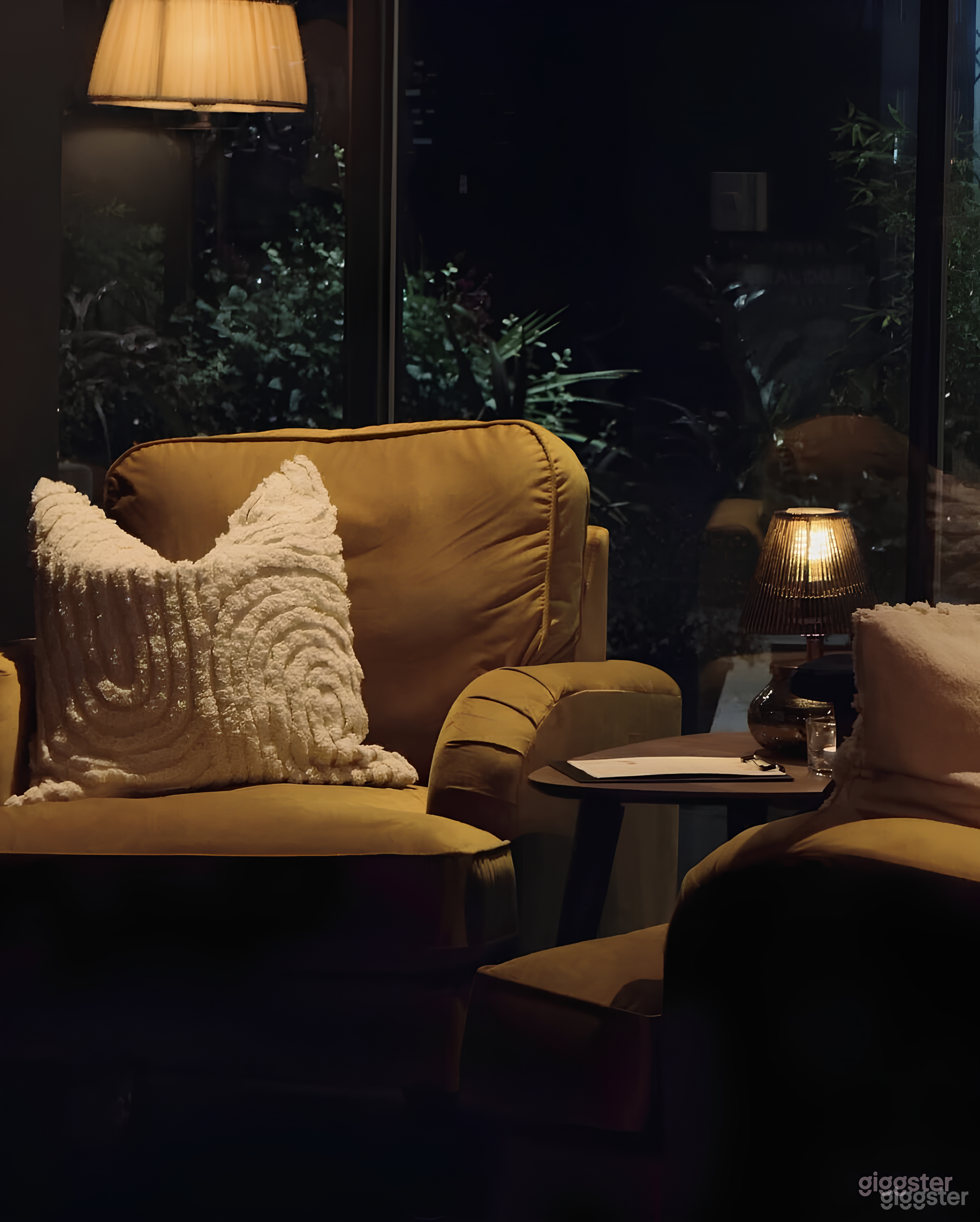 Cocktail Bar & Cinema Photo 4