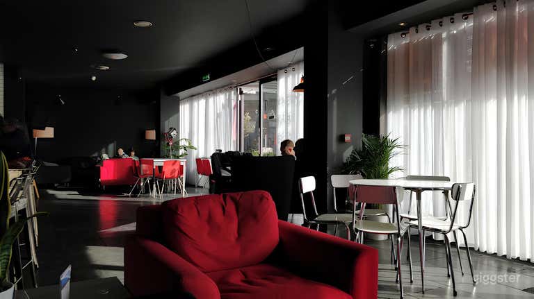  Bar de cócteles y cine 