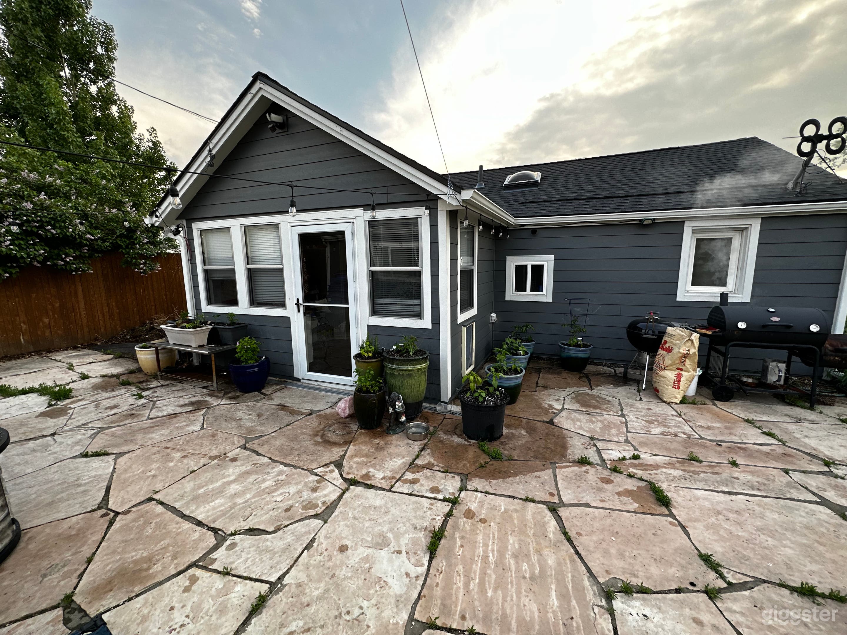 Enchanting Cottage:Vintage Charm-Modern Comforts Photo 3