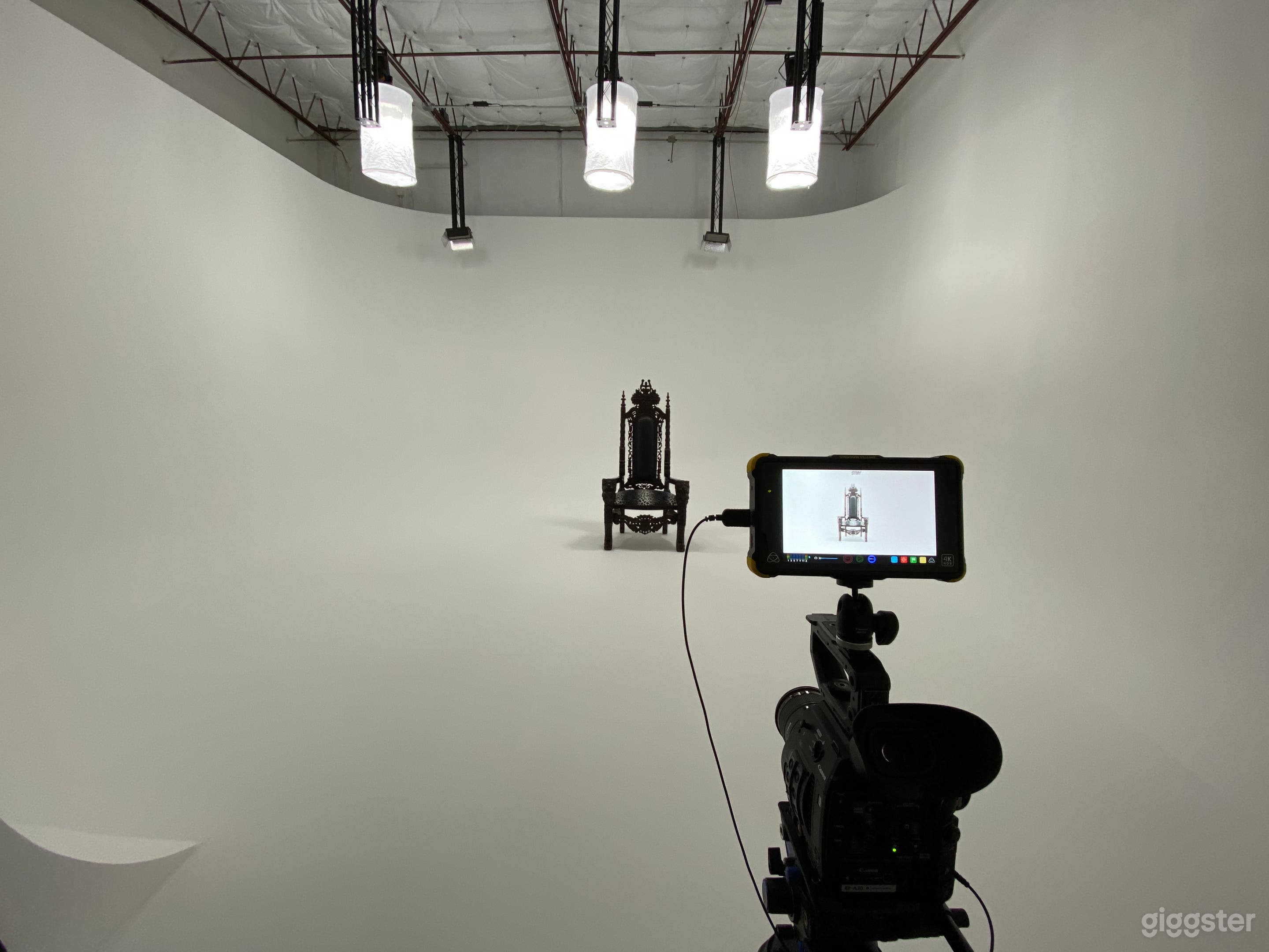 Large, Spacious Video &amp; Photo Studio Photo 3