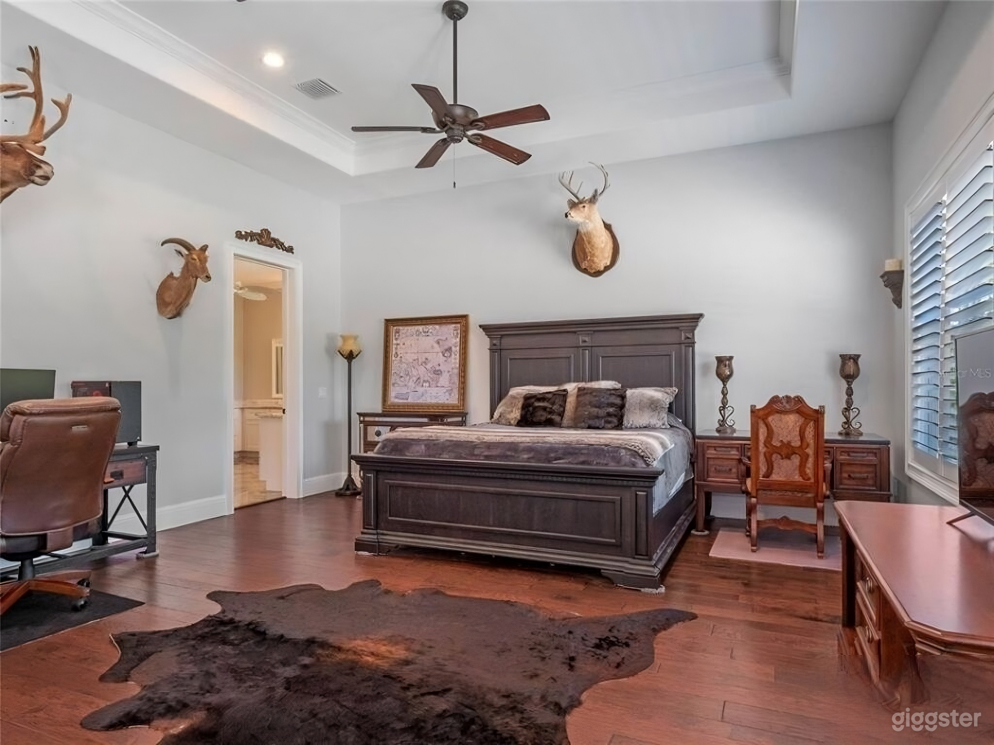 5/6 Modern Farmhouse on 5 acres with guesthouse Photo 3