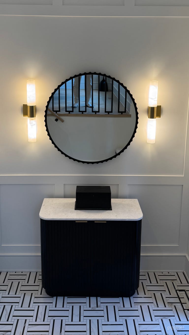  Modern Luxury Designer Home with Chef’s Kitchen 