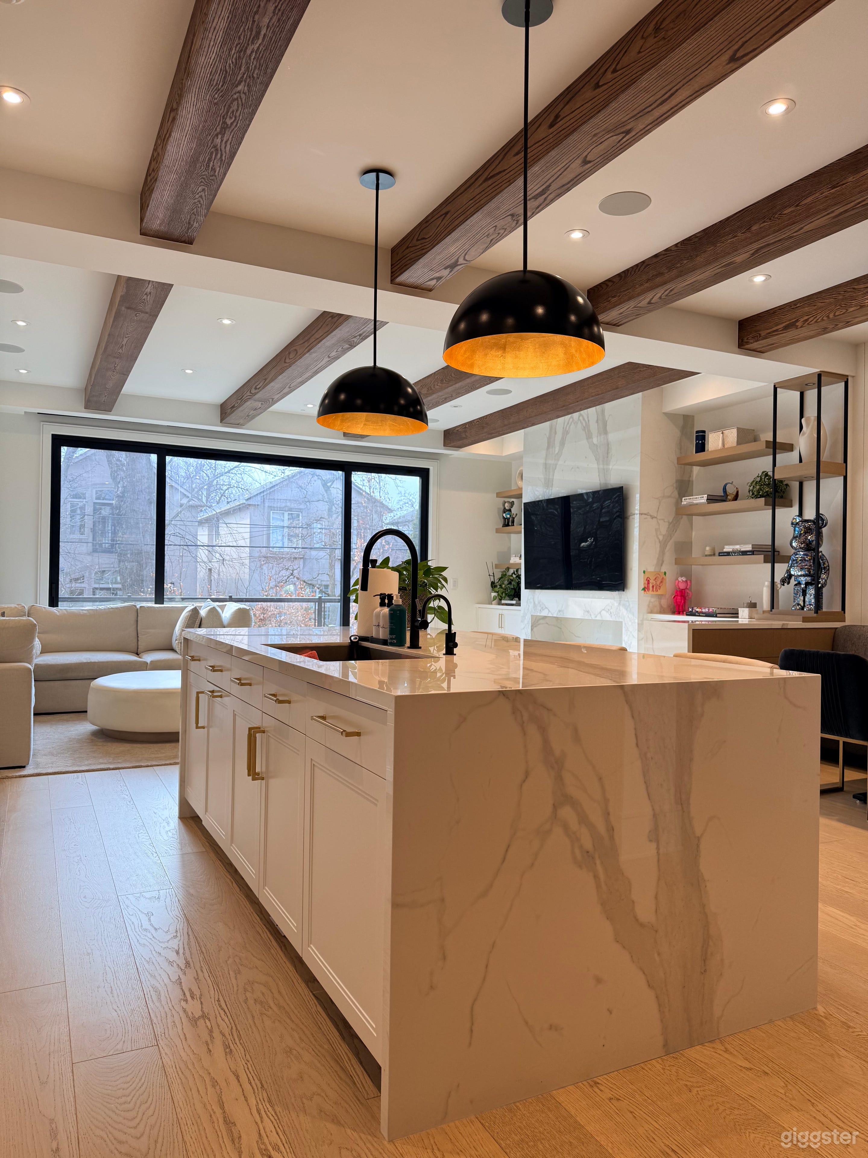 Modern Luxury Designer Home with Chef’s Kitchen Photo 1