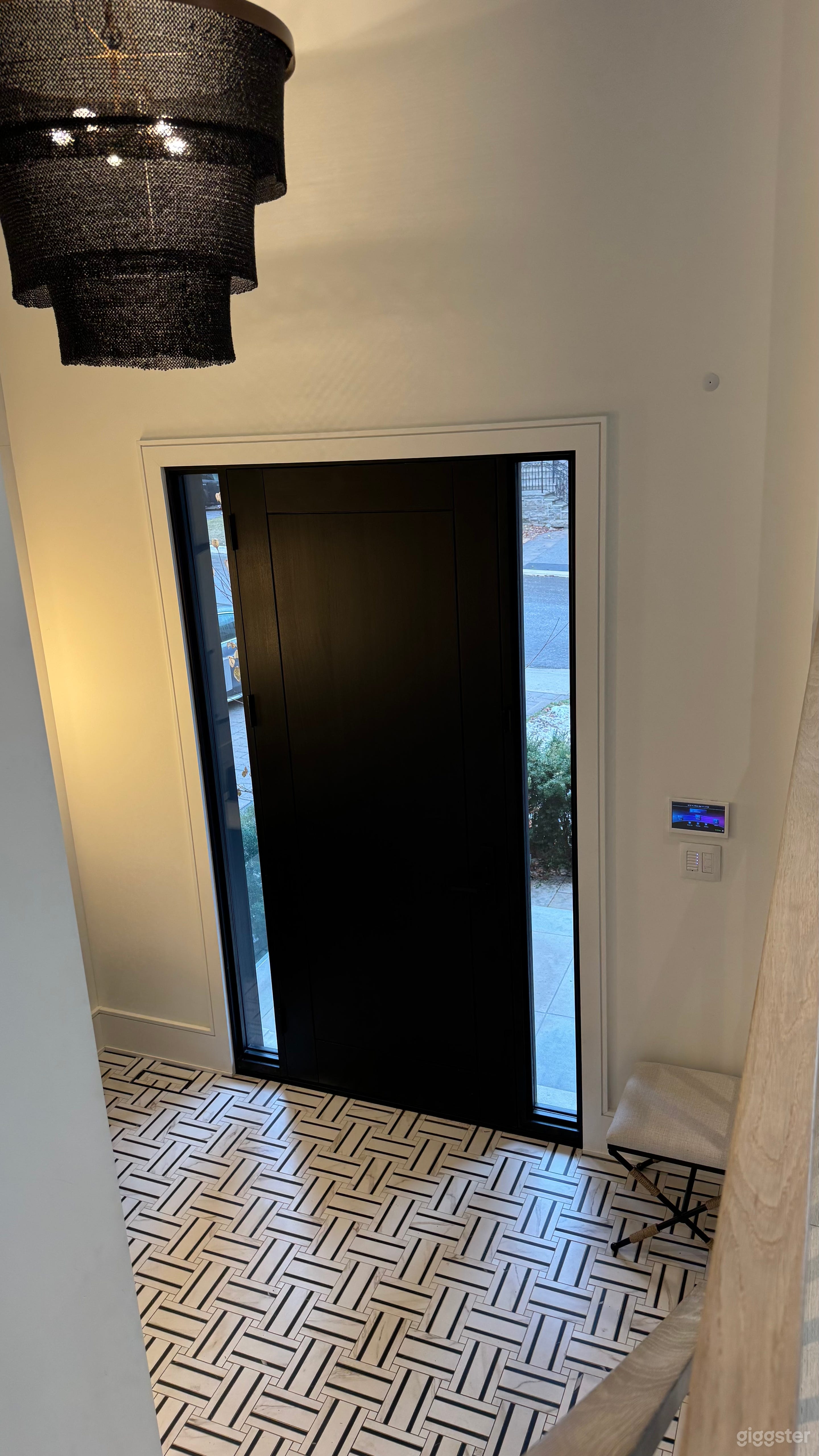 Modern Luxury Designer Home with Chef’s Kitchen Photo 4