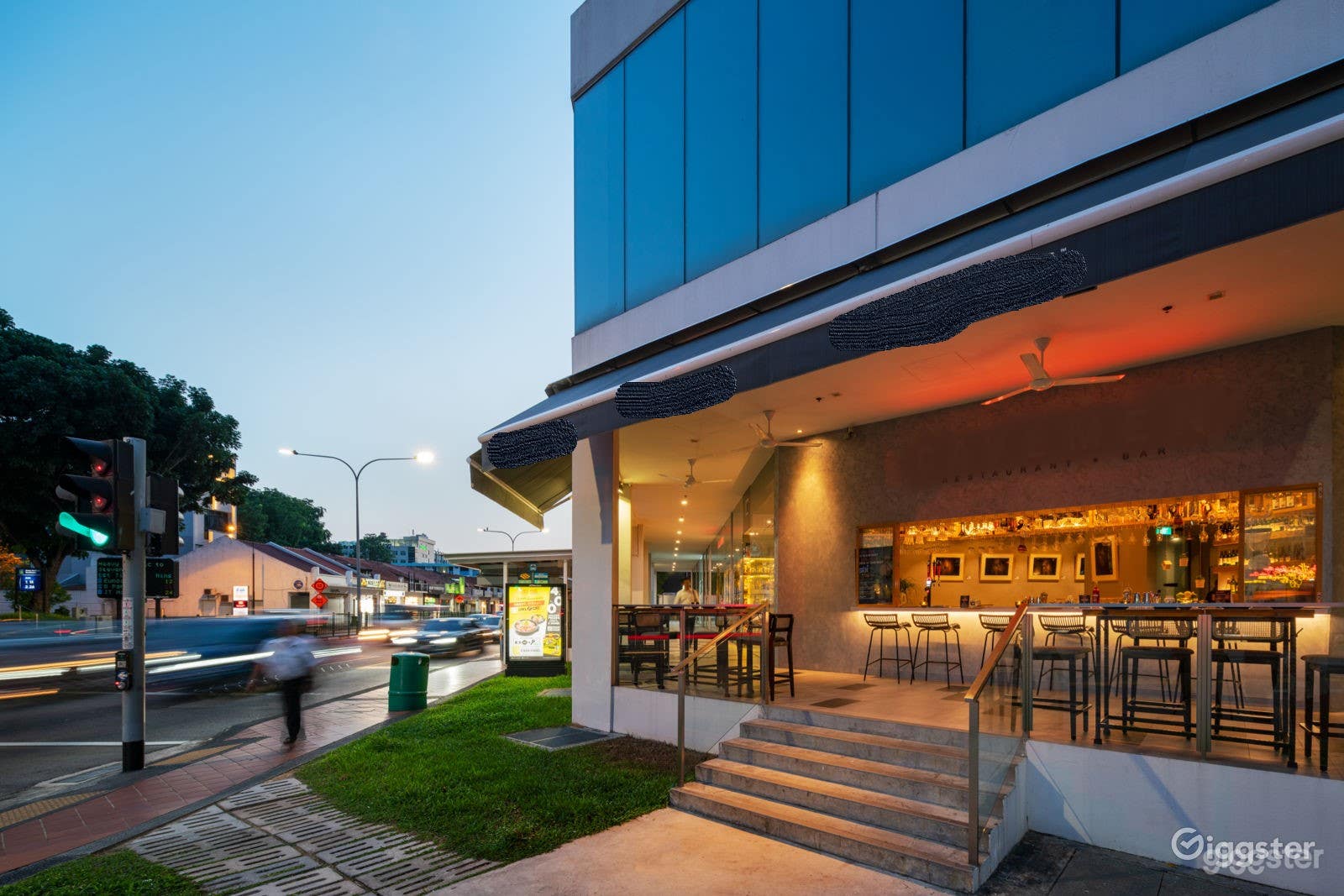 Luxurious Restaurant &amp; Bar in Singapore Photo 1