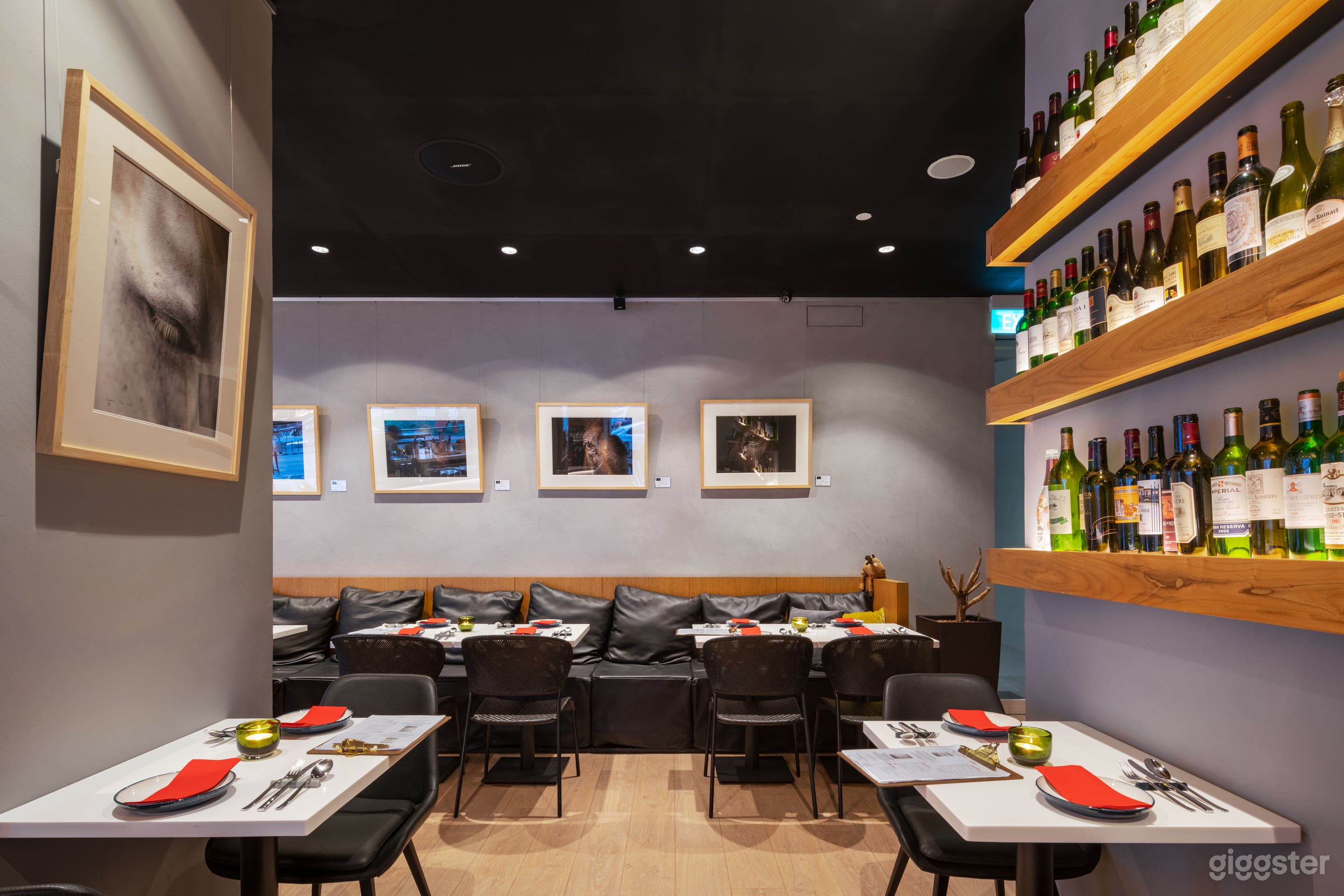 Luxurious Restaurant &amp; Bar in Singapore Photo 4