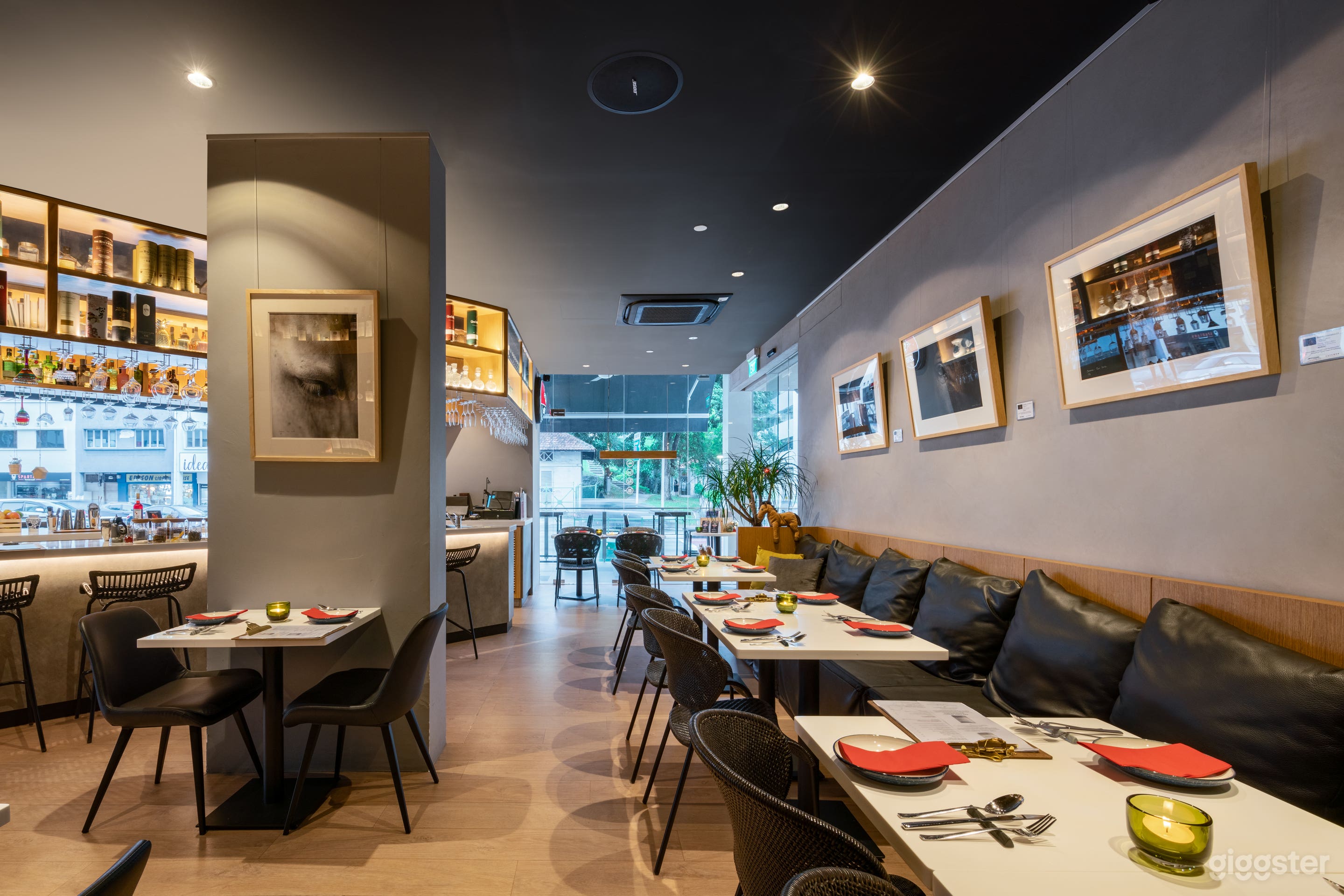 Luxurious Restaurant &amp; Bar in Singapore Photo 3