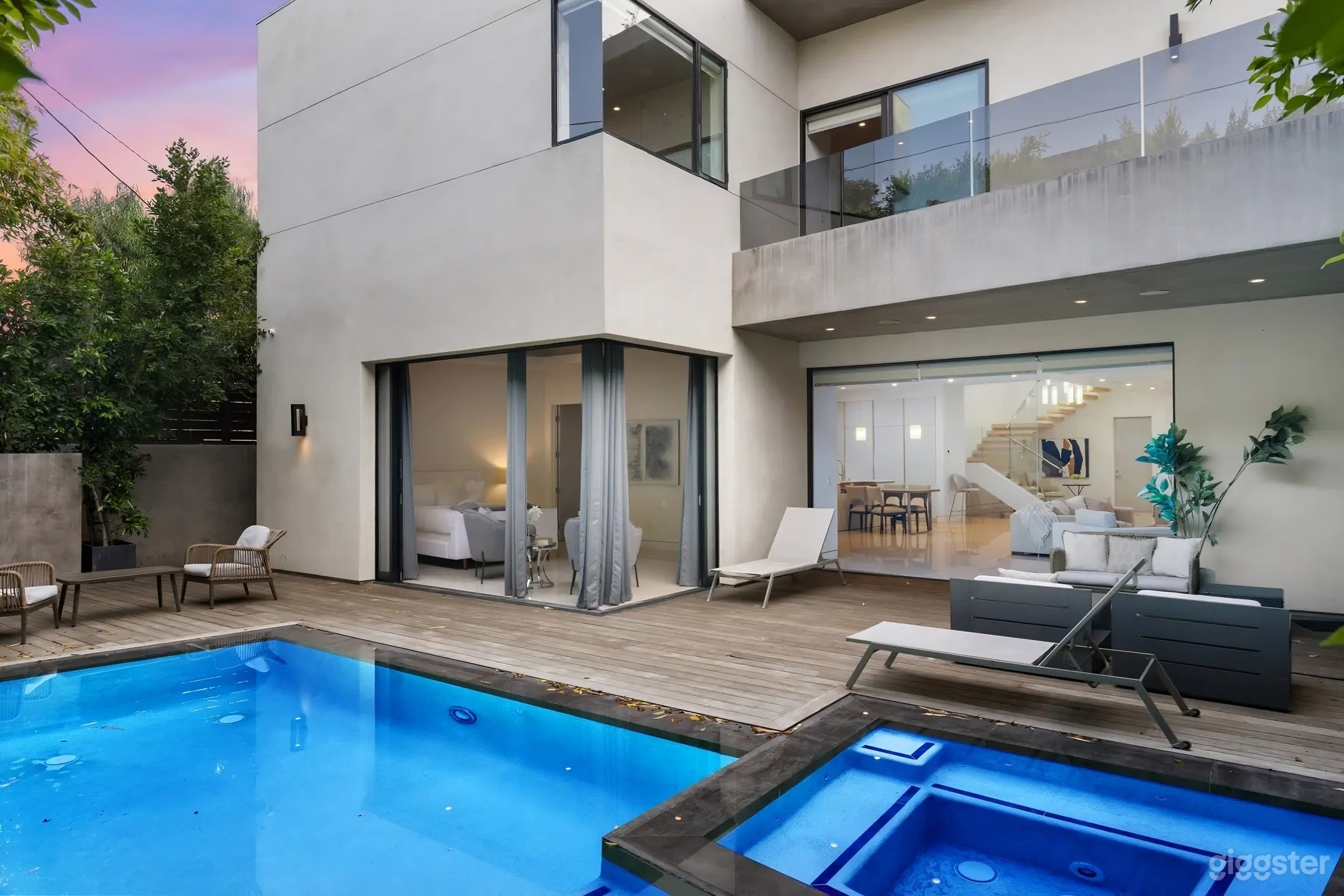 BRIGHT BLANK CANVAS OUTDOOR POOL Photo 4