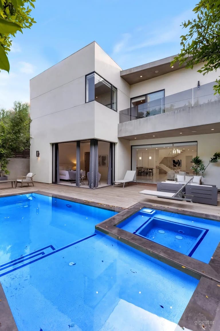  BRIGHT BLANK CANVAS OUTDOOR POOL 